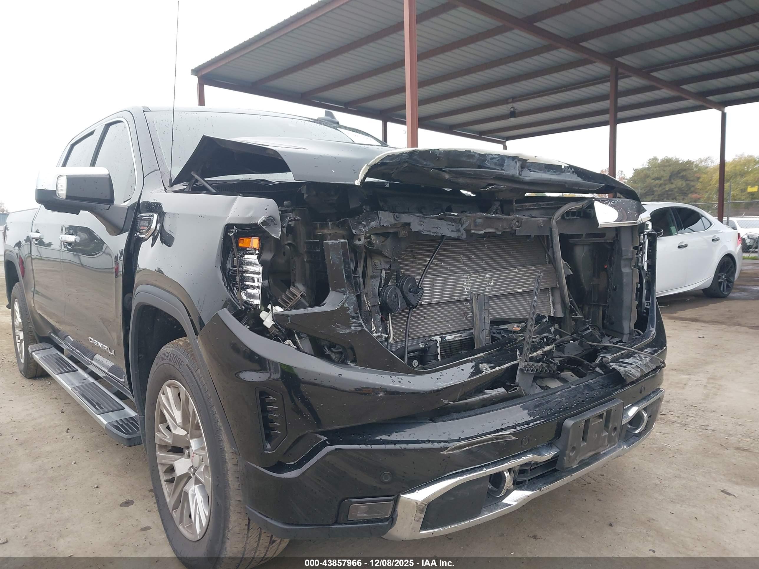 GMC SIERRA image 6