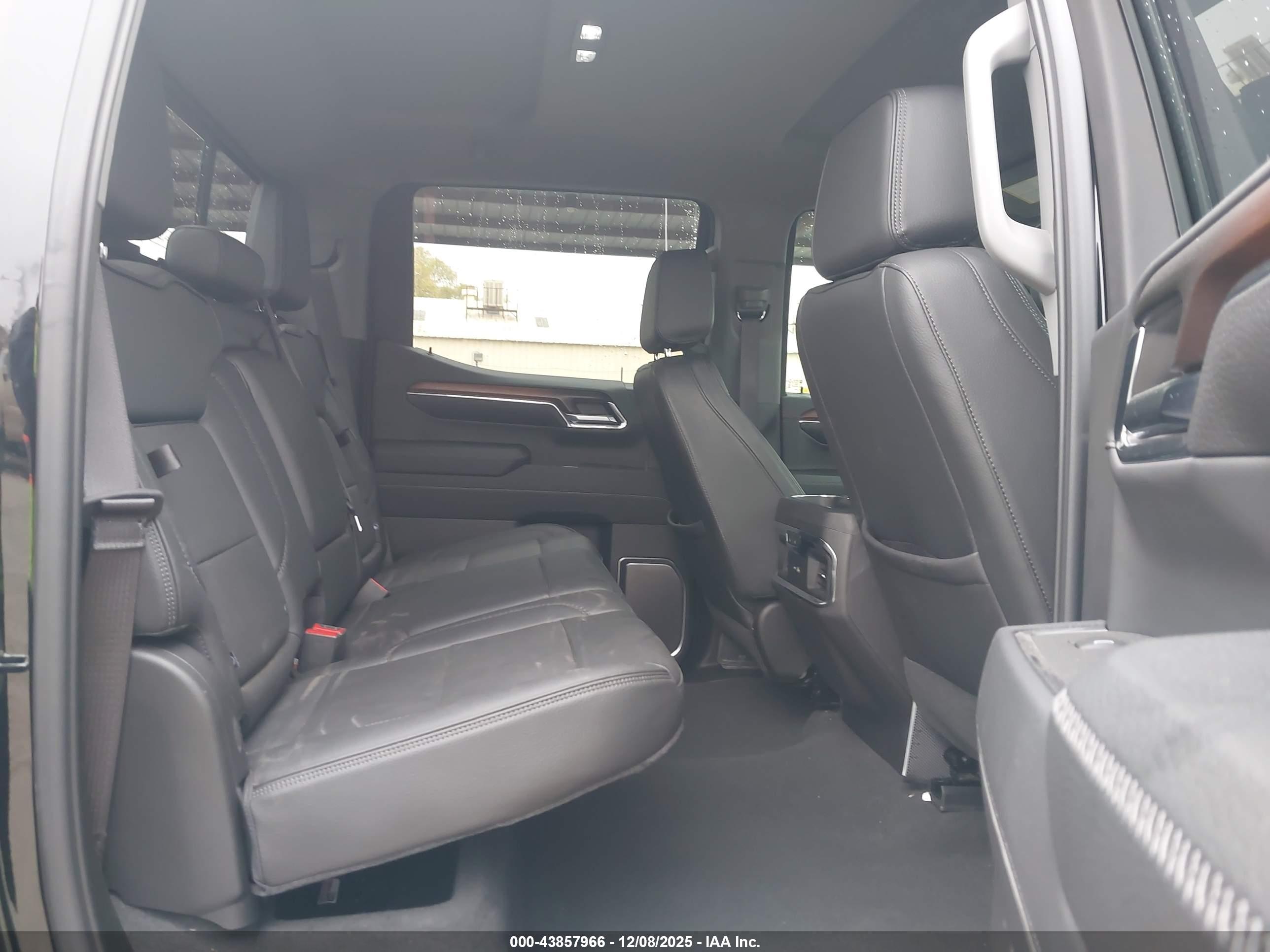 GMC SIERRA image 8
