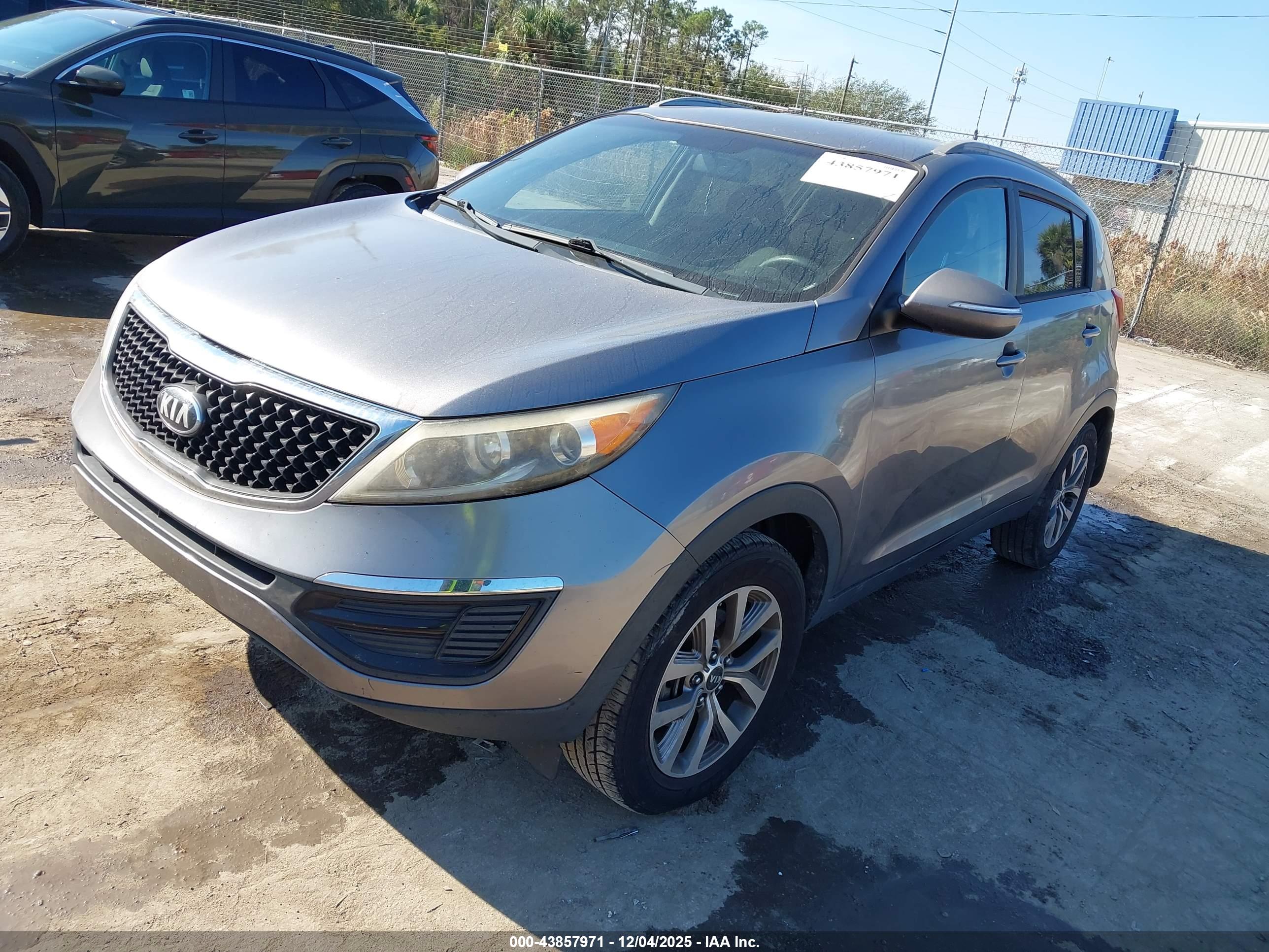 KIA SPORTAGE image 2
