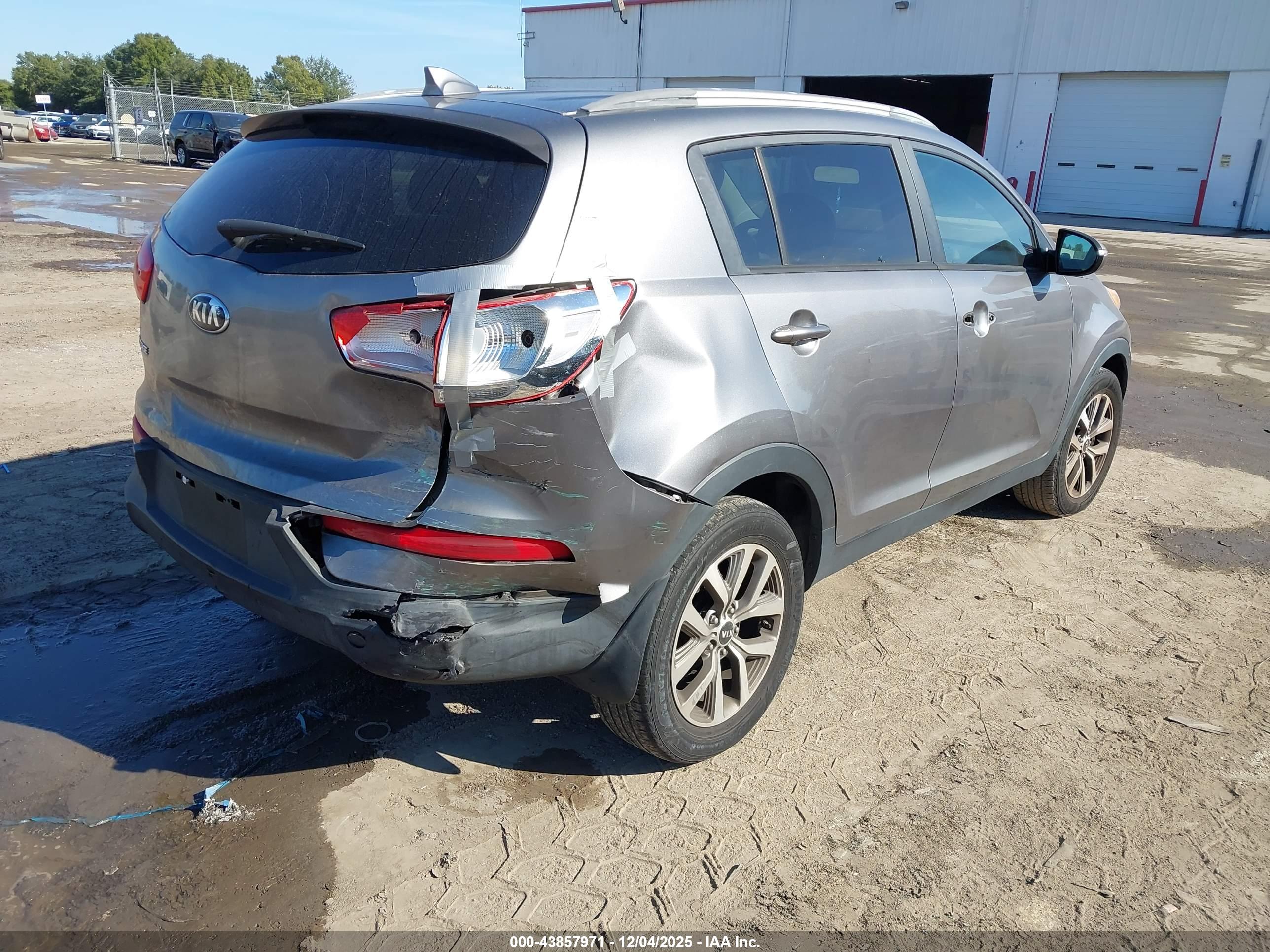 KIA SPORTAGE image 4