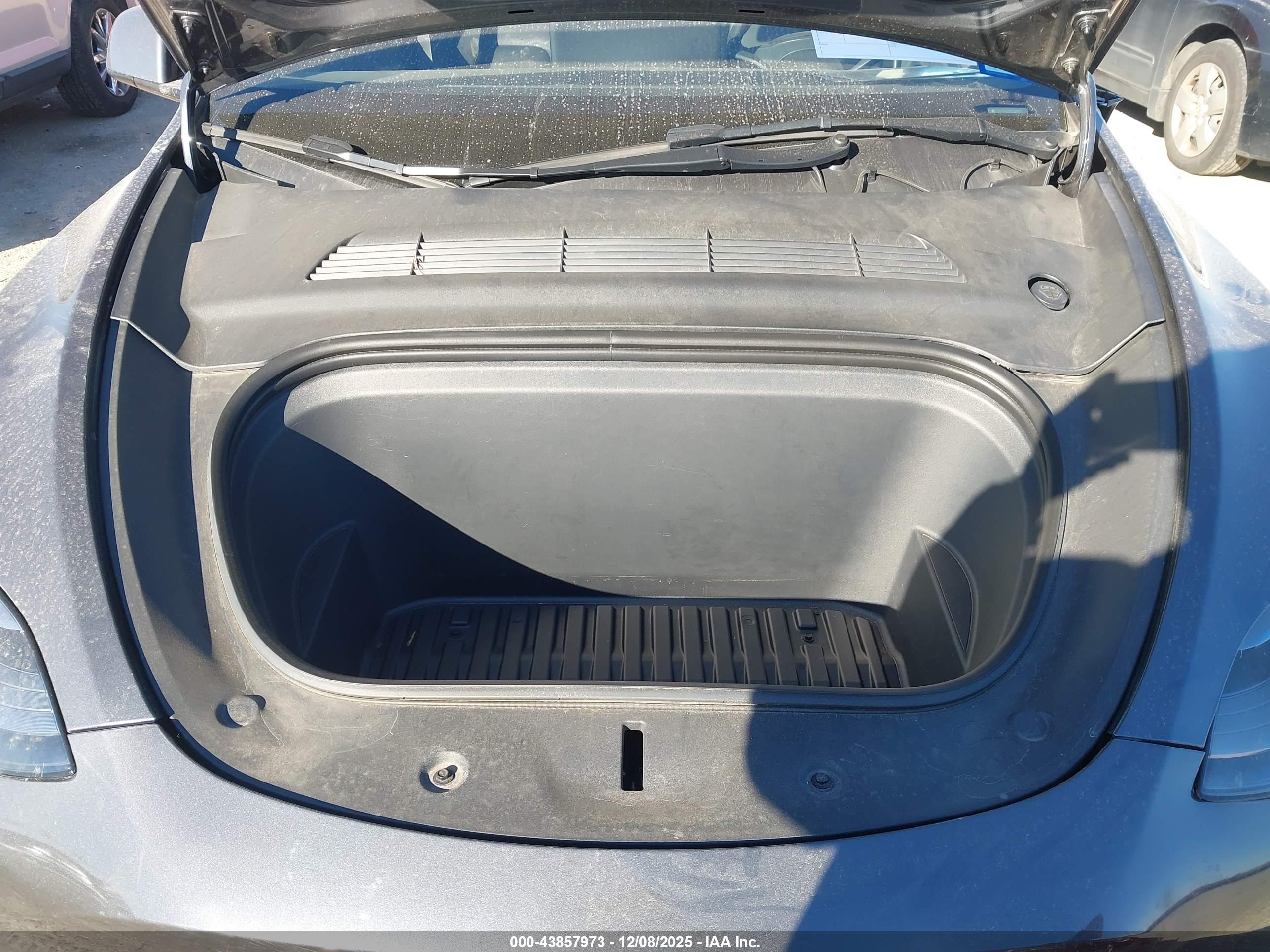 TESLA MODEL image 10