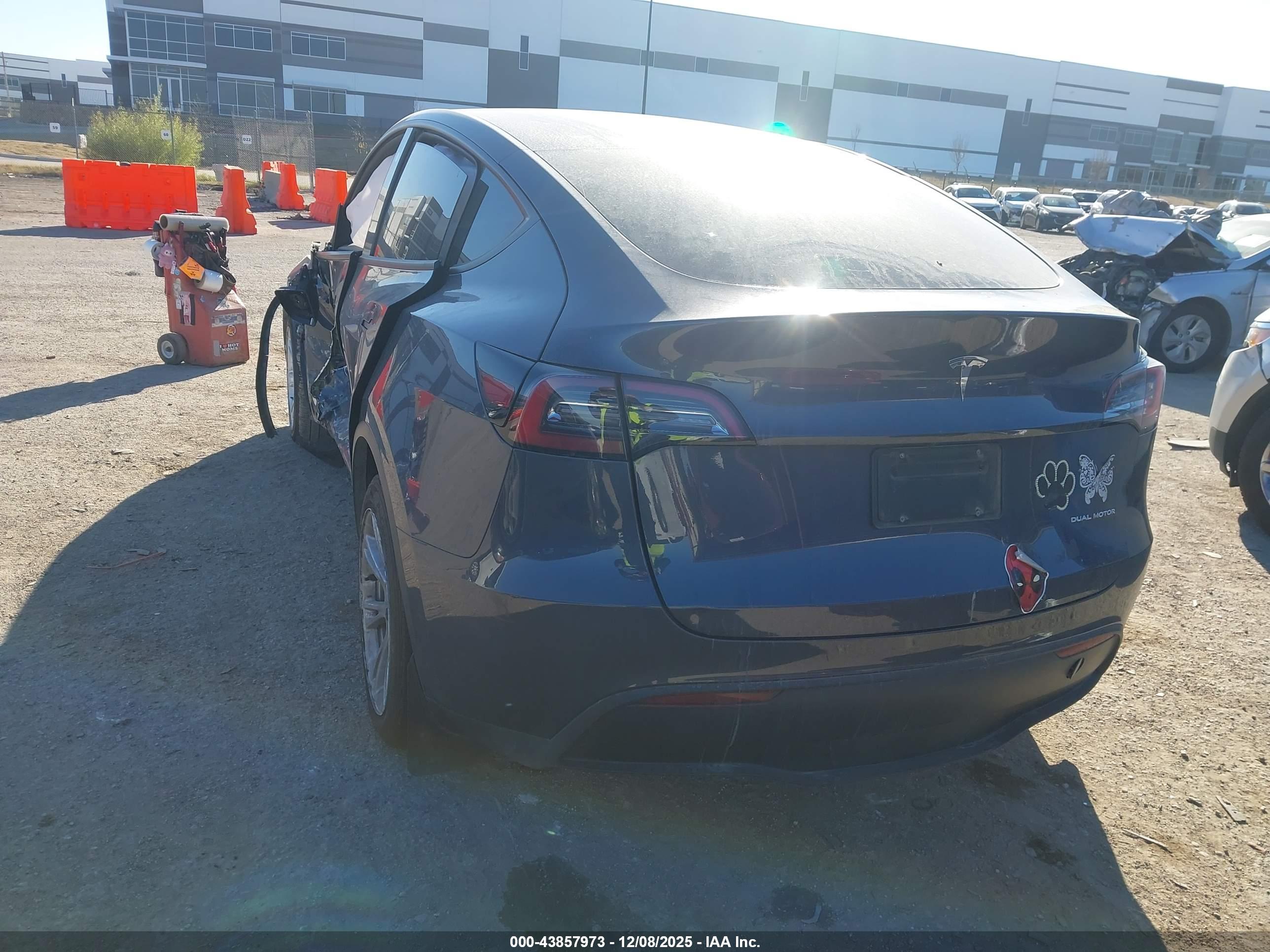 TESLA MODEL image 3