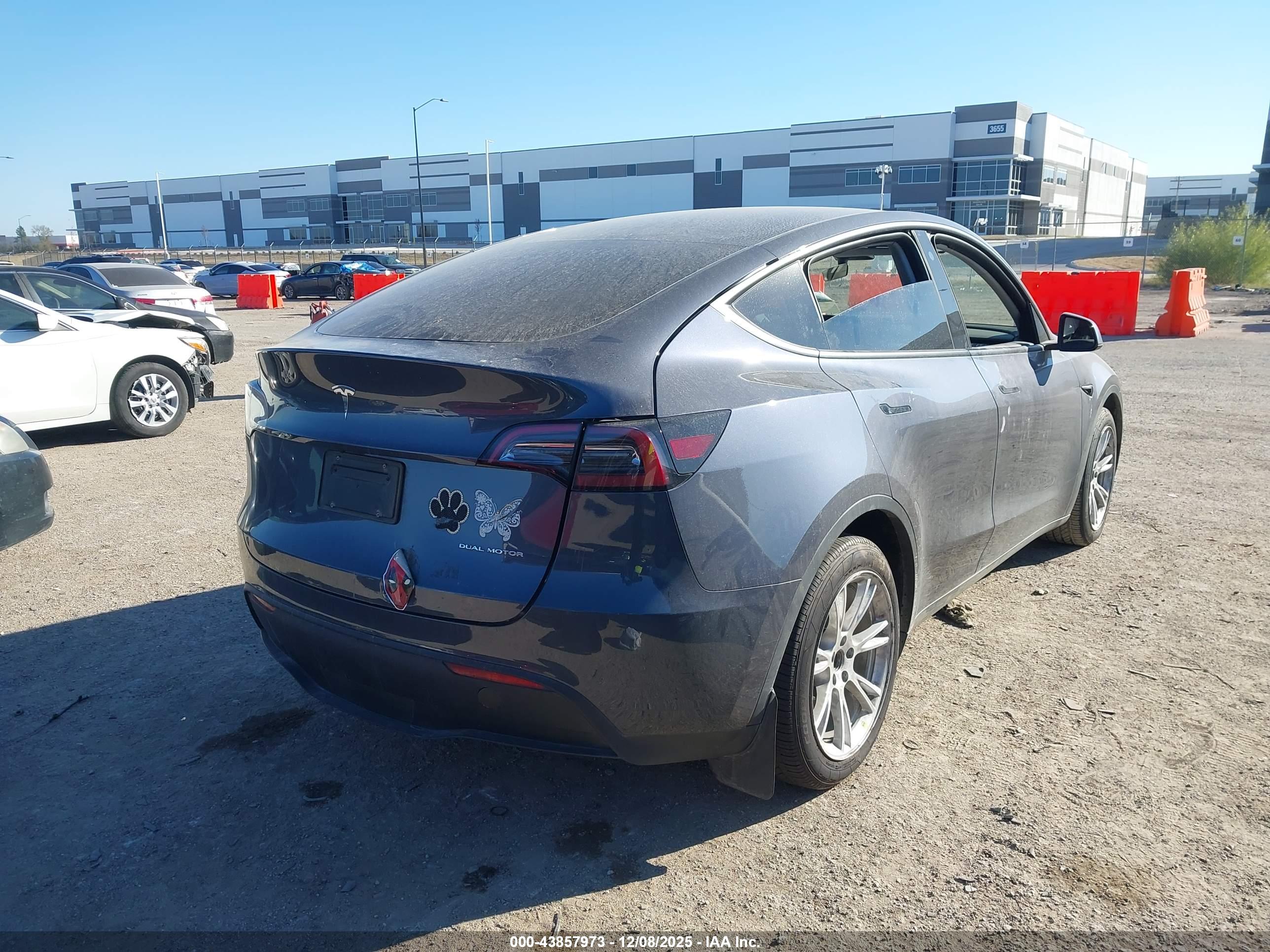 TESLA MODEL image 4