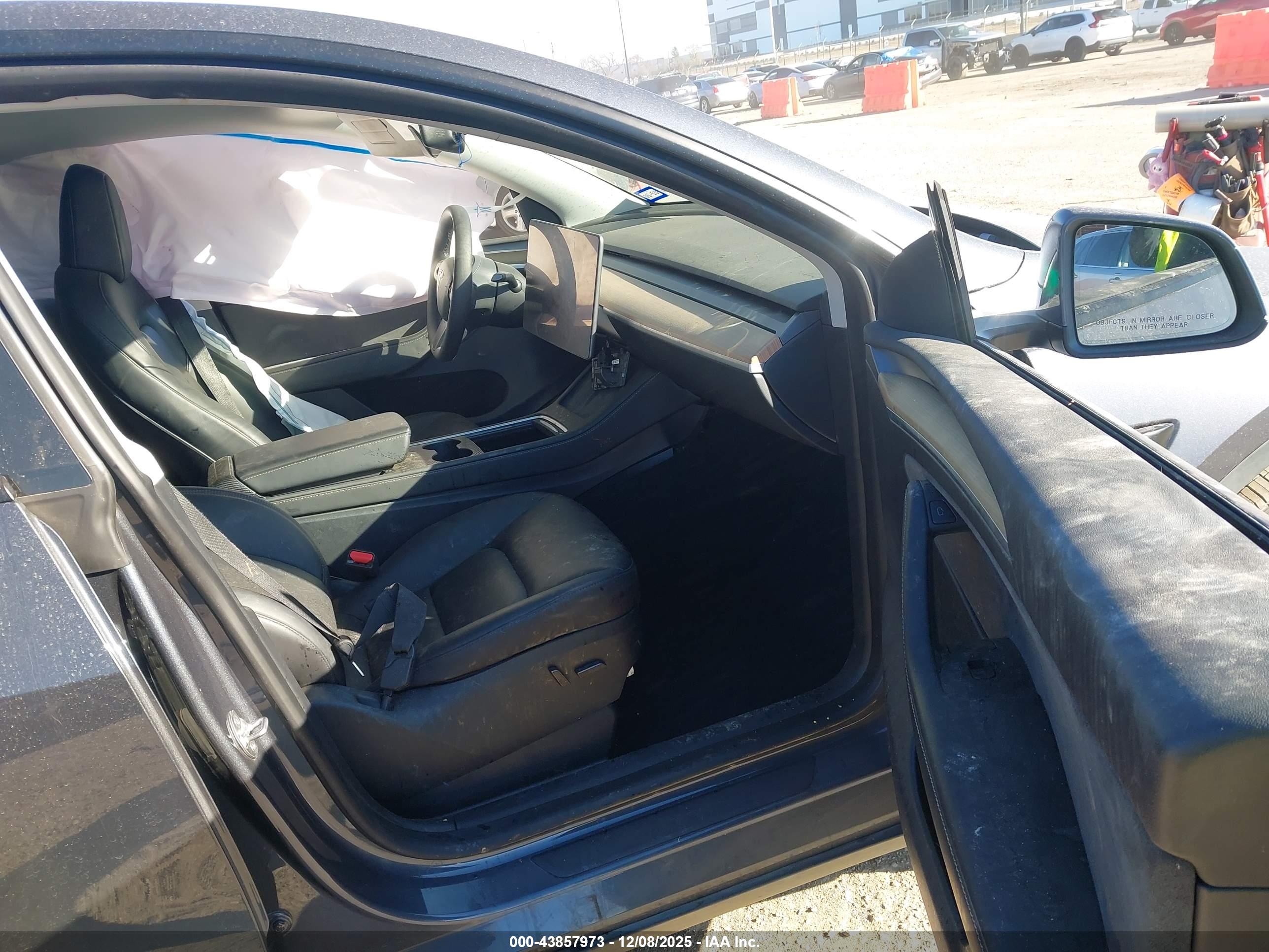 TESLA MODEL image 5