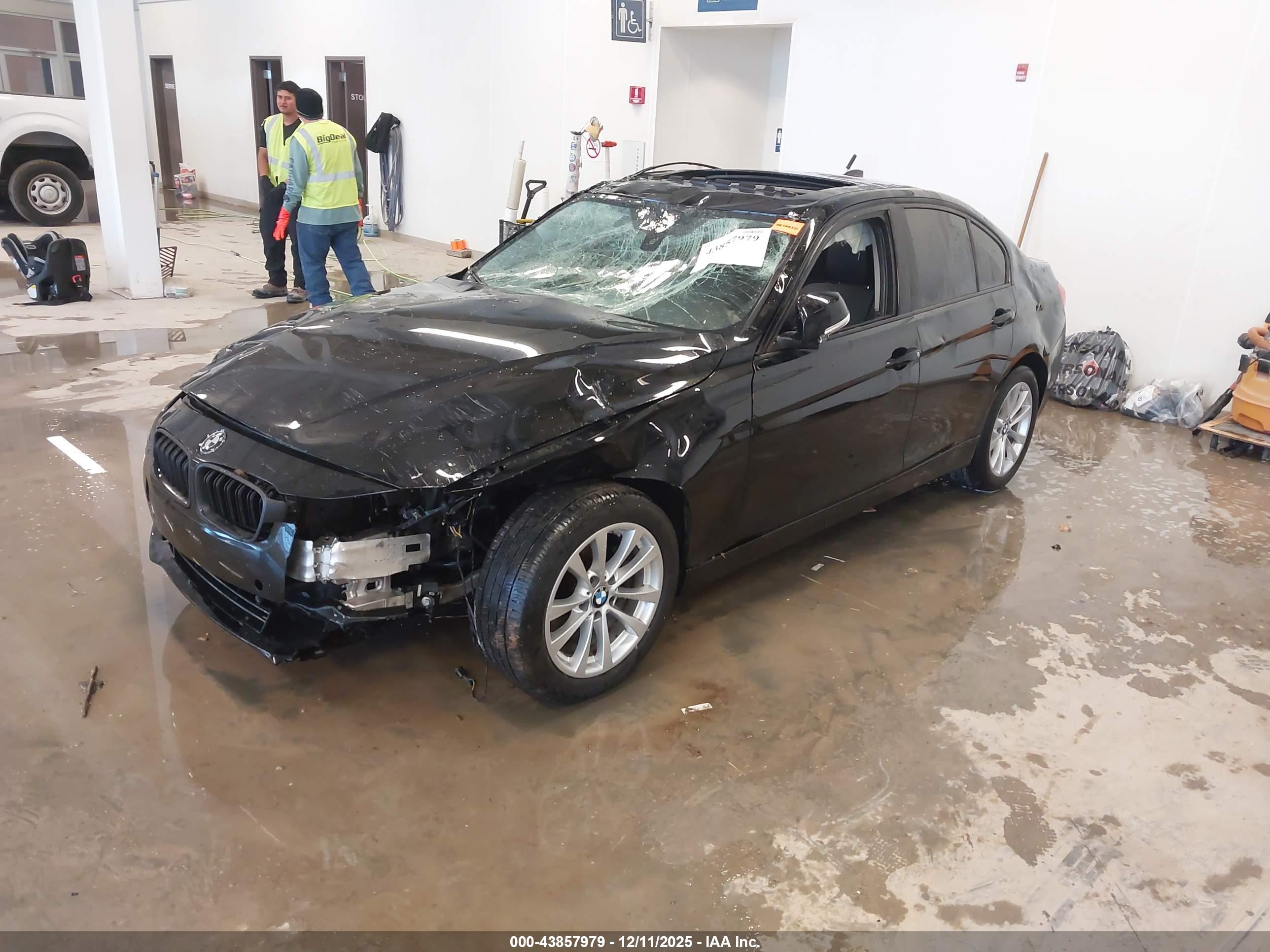 BMW 320I image 2