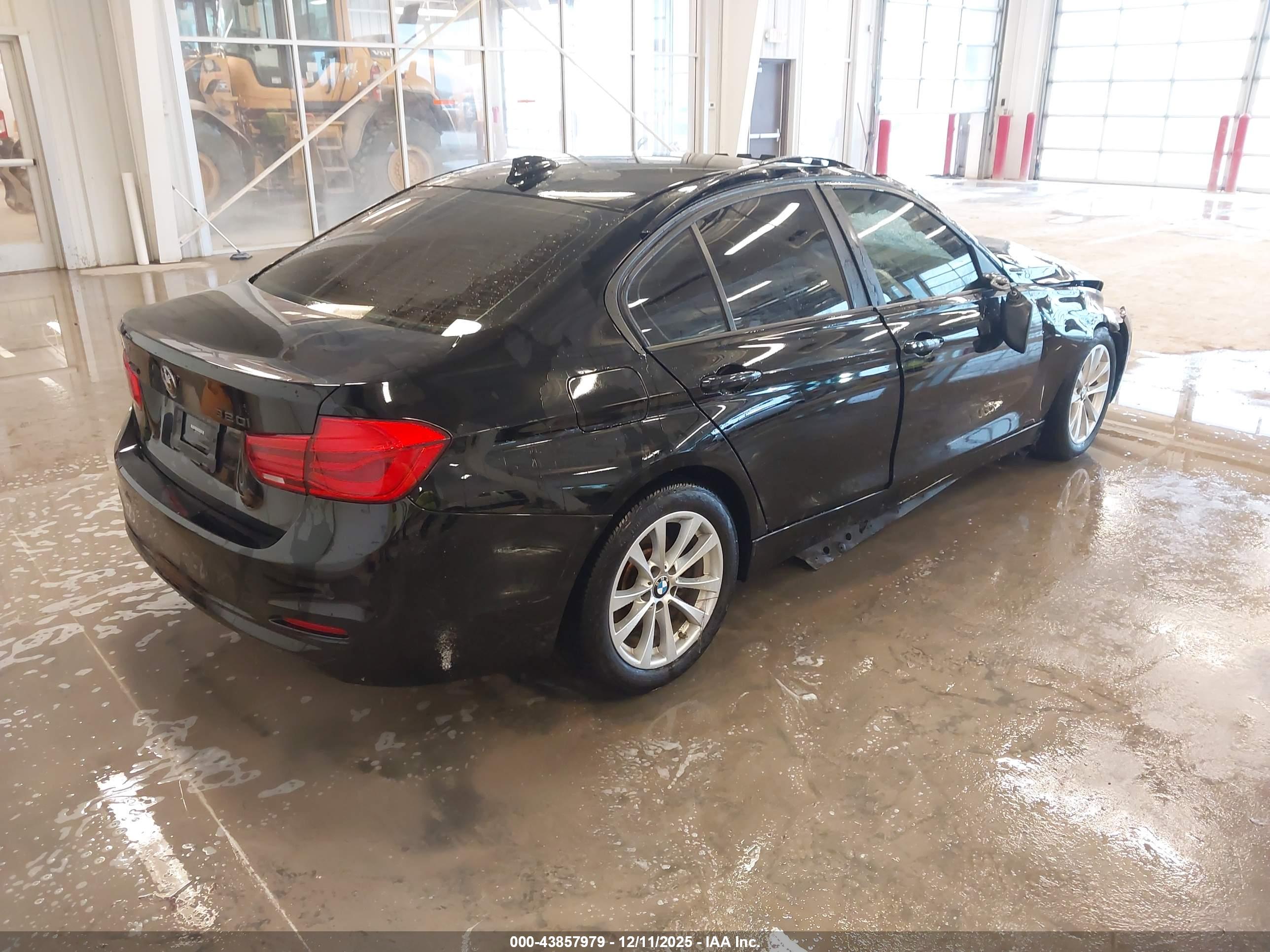 BMW 320I image 4