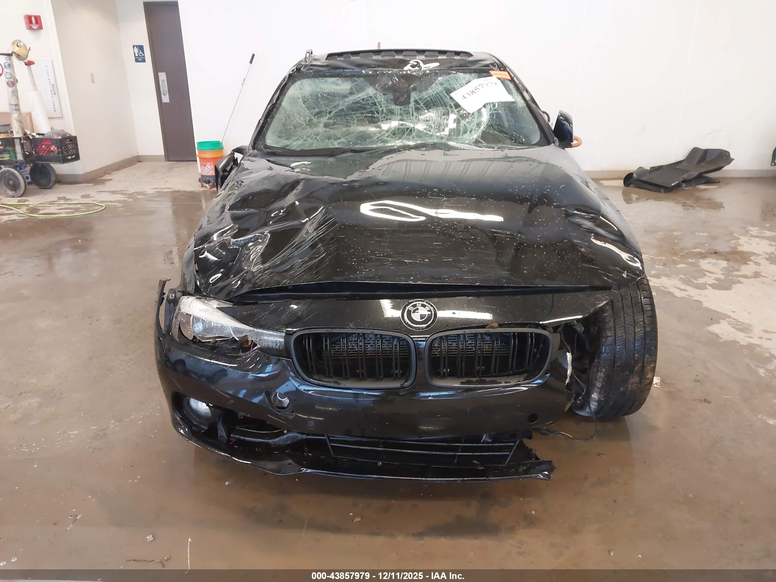 BMW 320I image 6