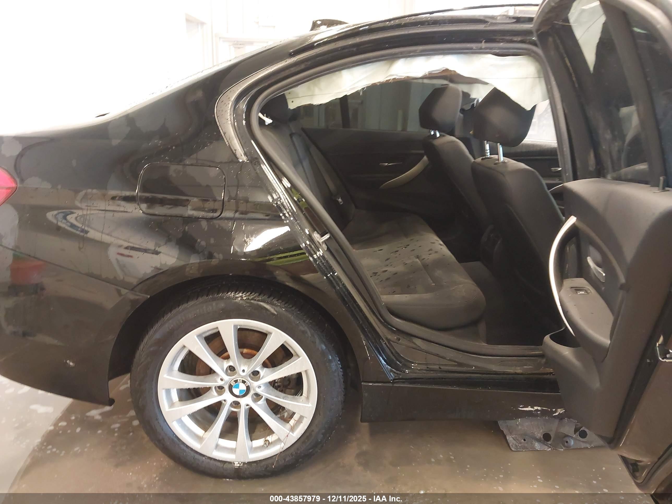 BMW 320I image 8