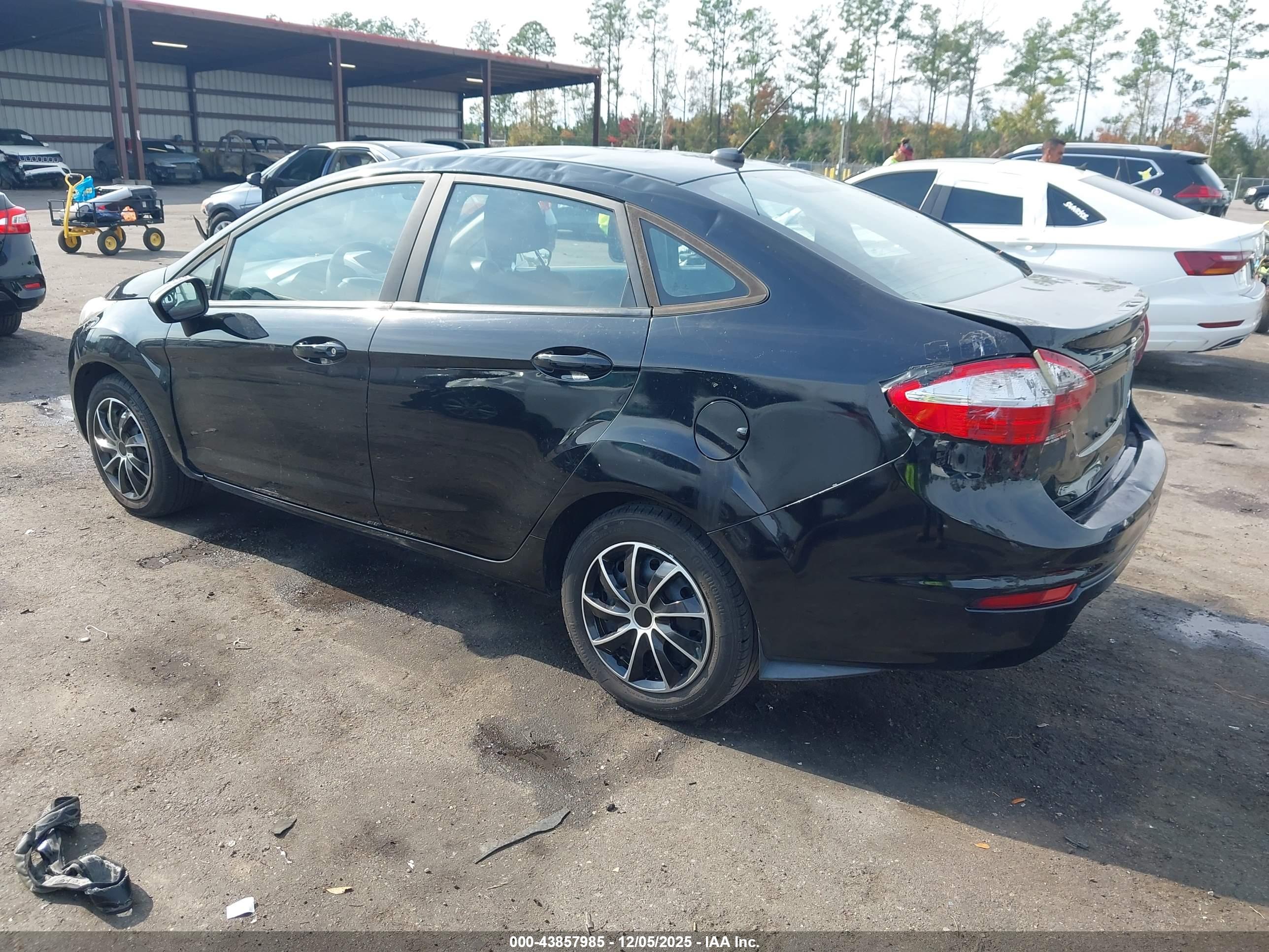 FORD FIESTA image 3