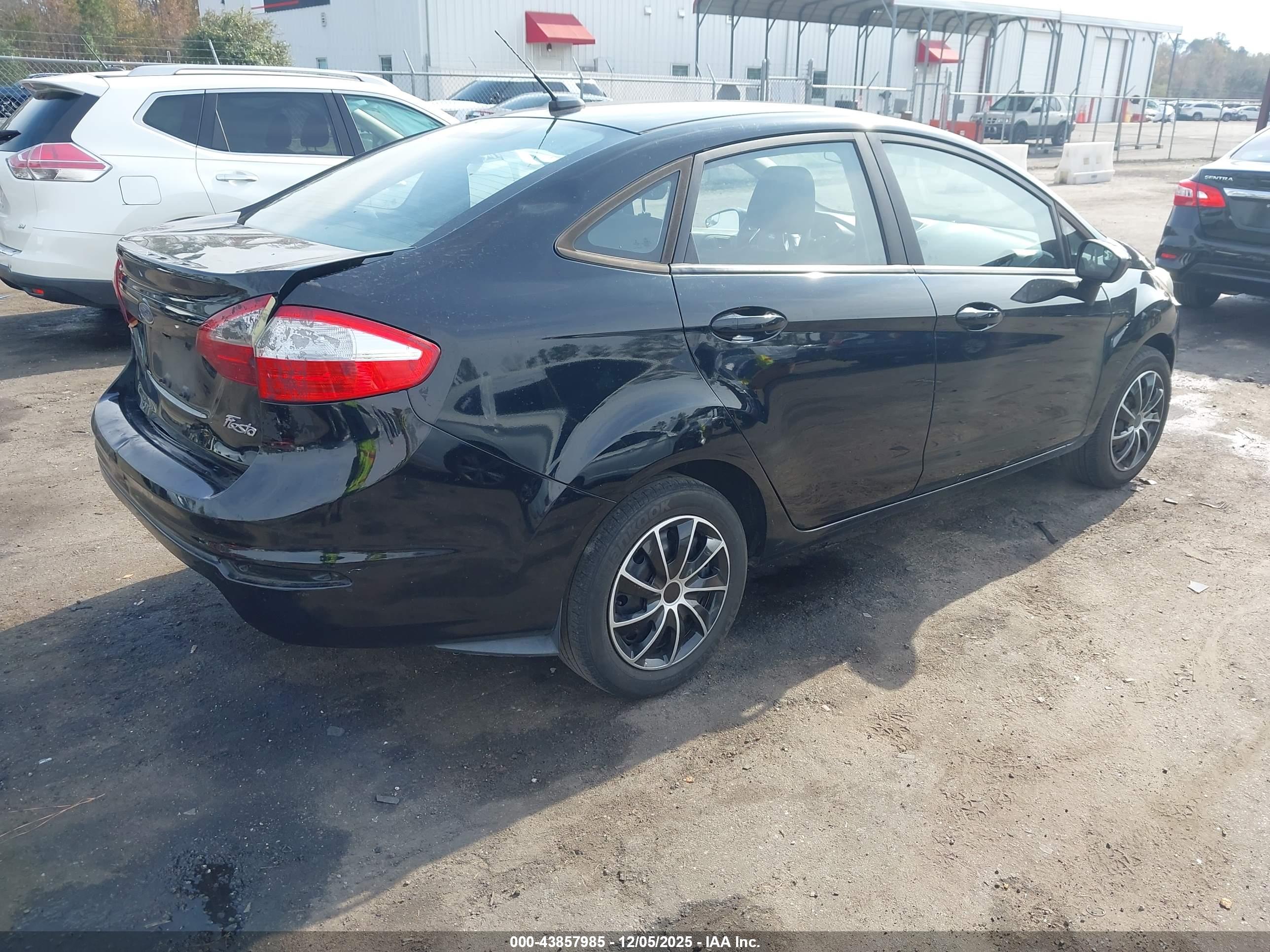 FORD FIESTA image 4
