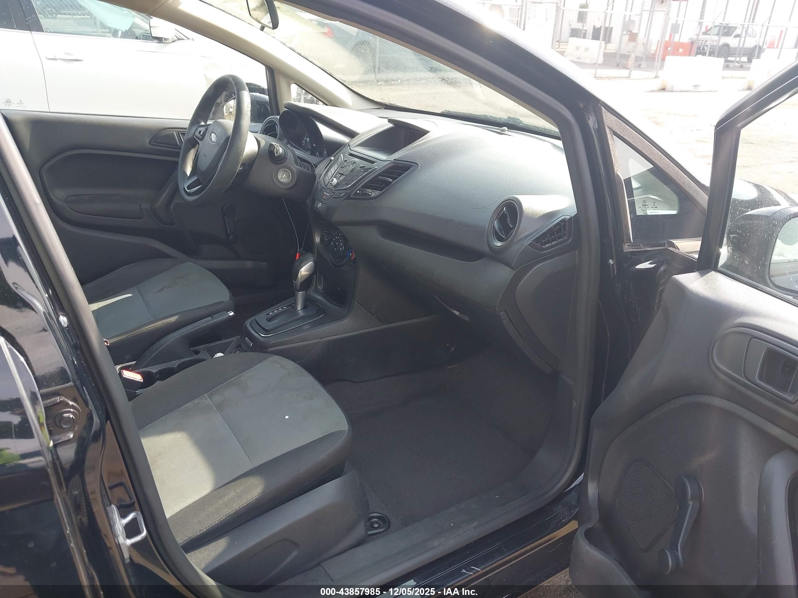 FORD FIESTA image 5