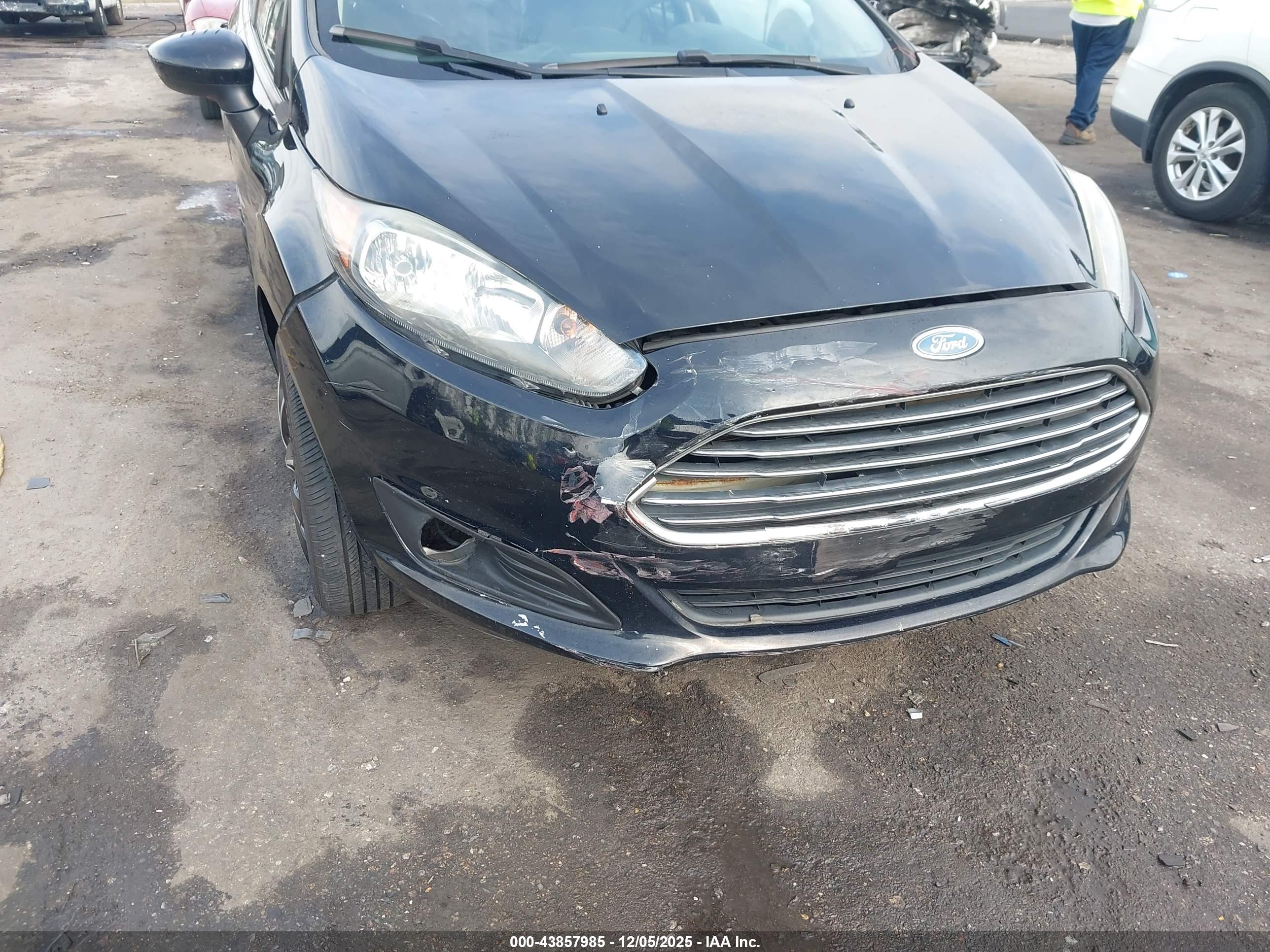 FORD FIESTA image 6