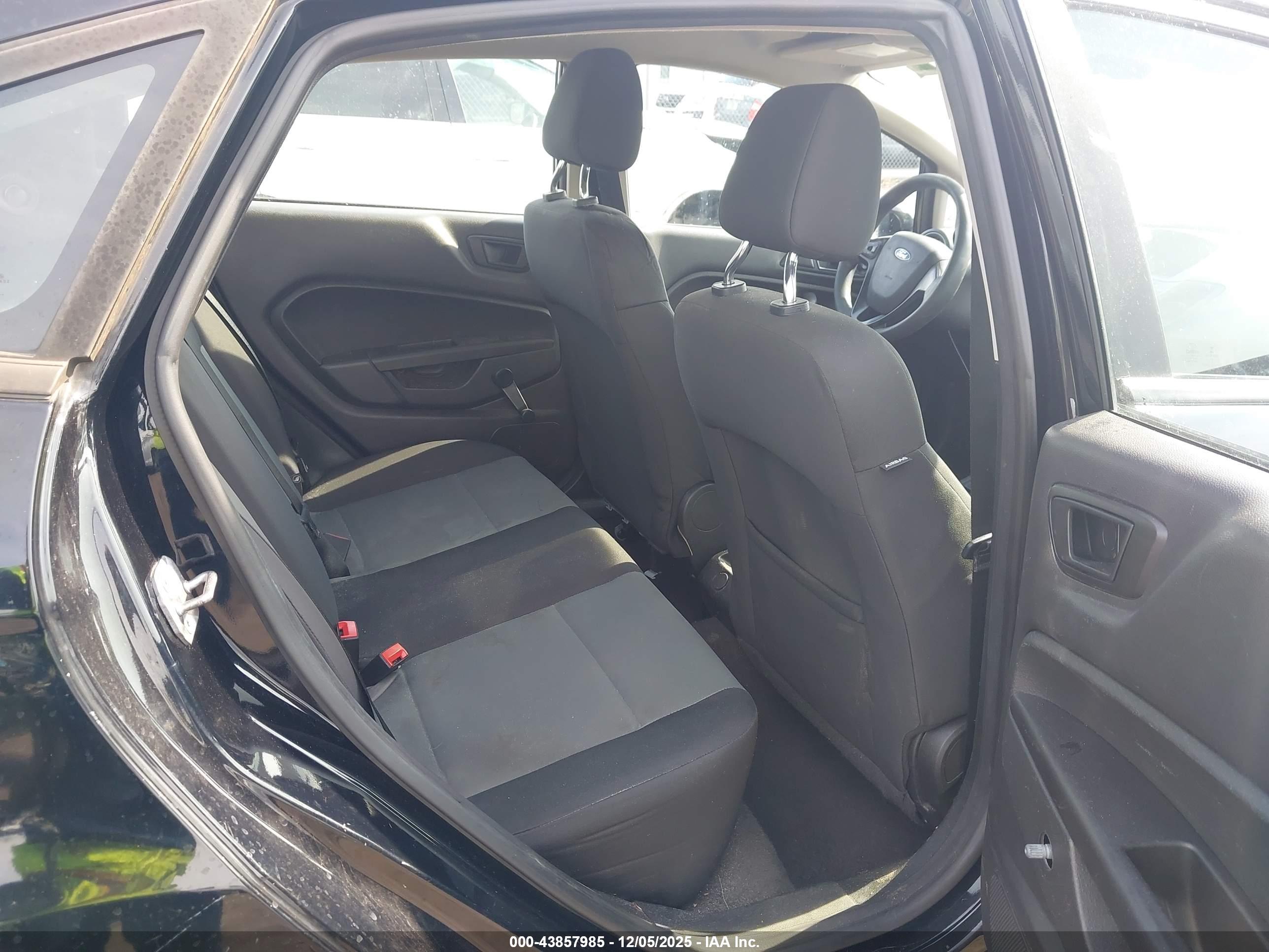 FORD FIESTA image 8