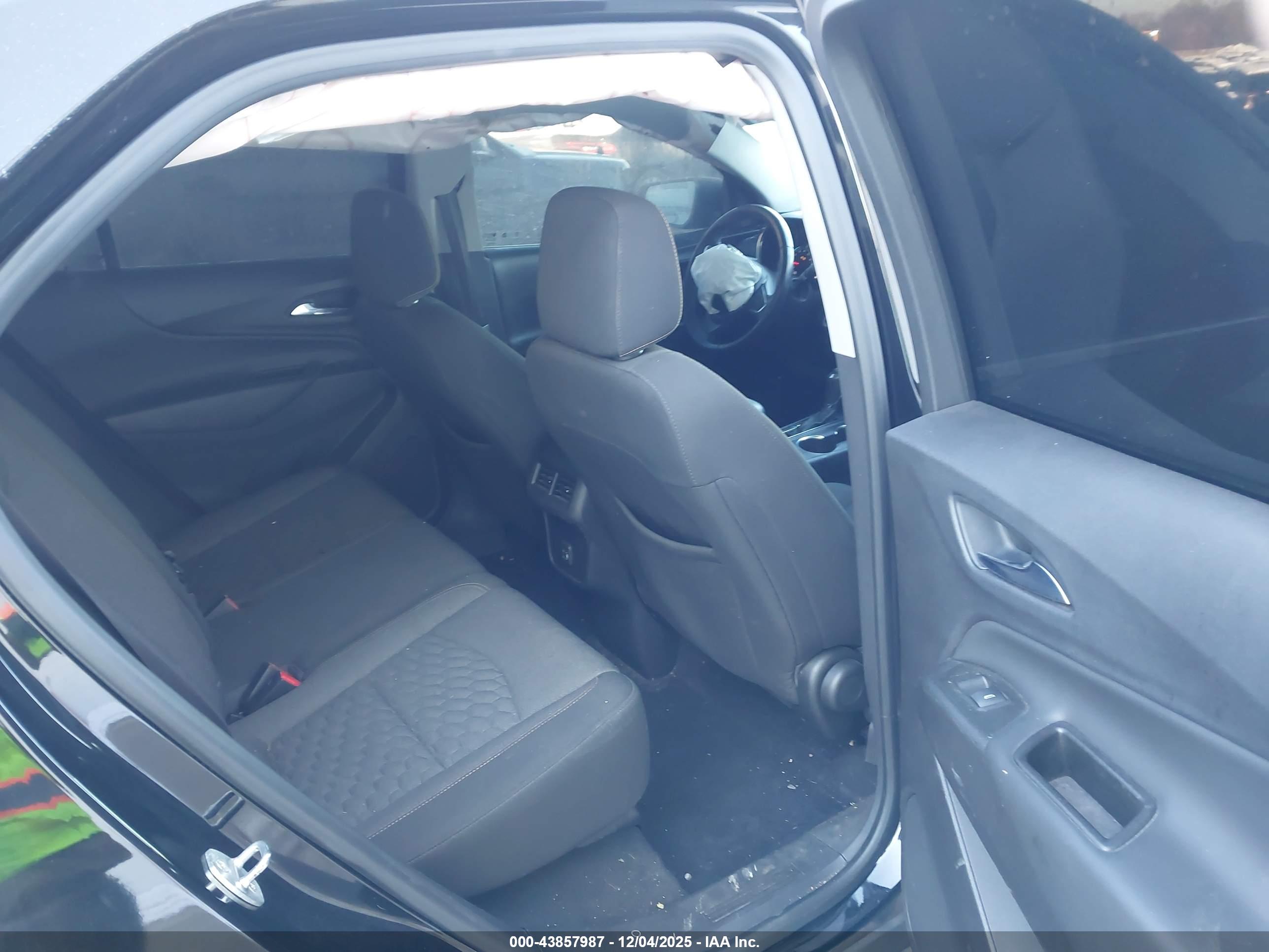 CHEVROLET EQUINOX image 8
