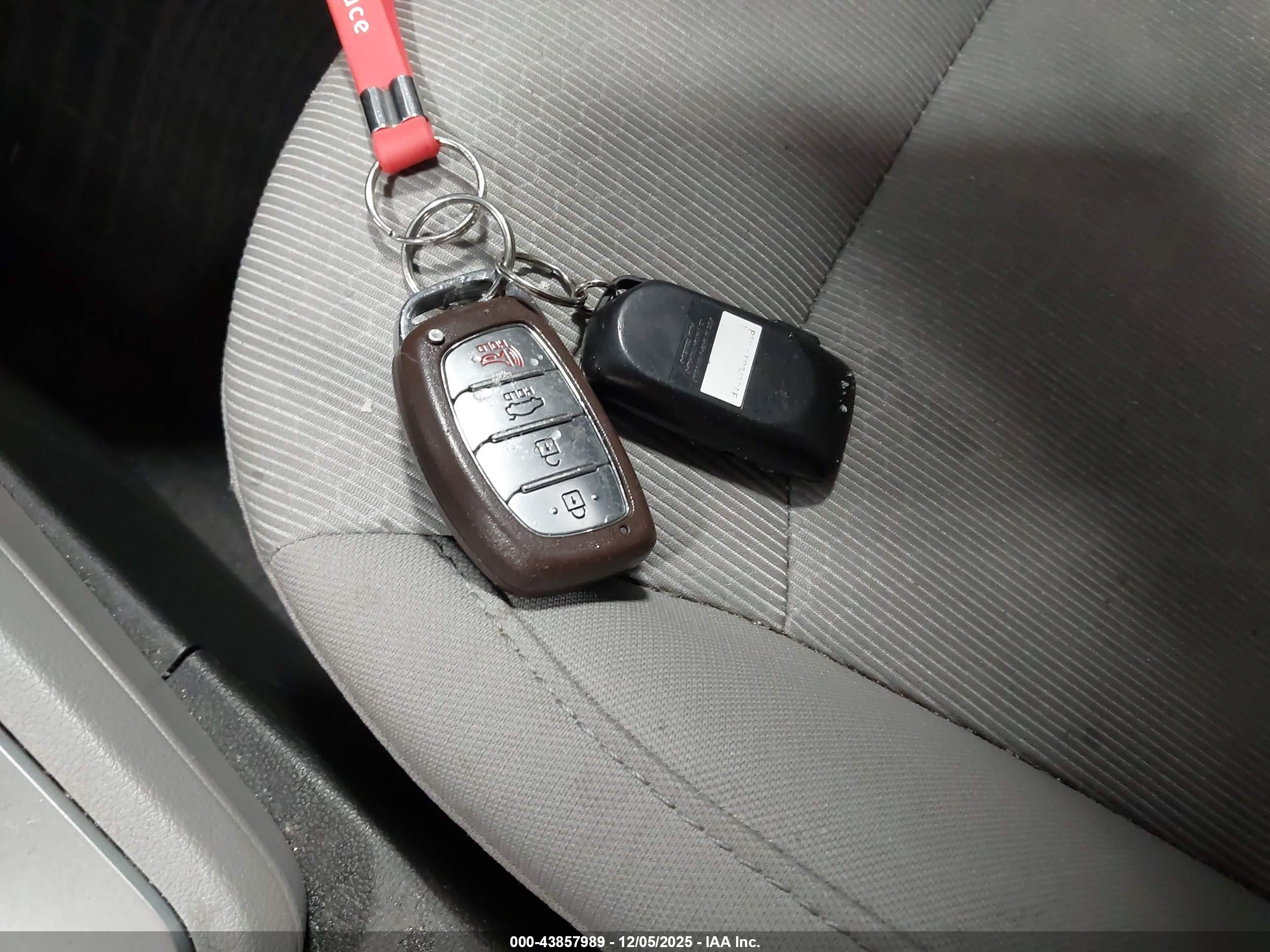 HYUNDAI ELANTRA image 11