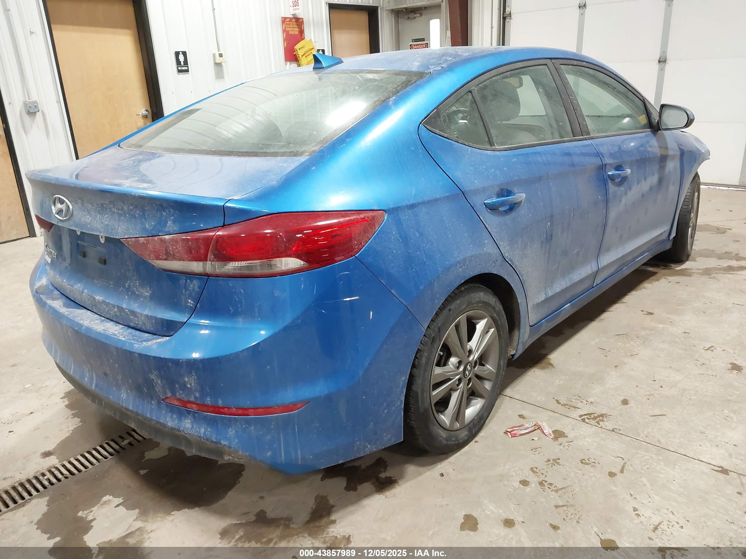HYUNDAI ELANTRA image 4
