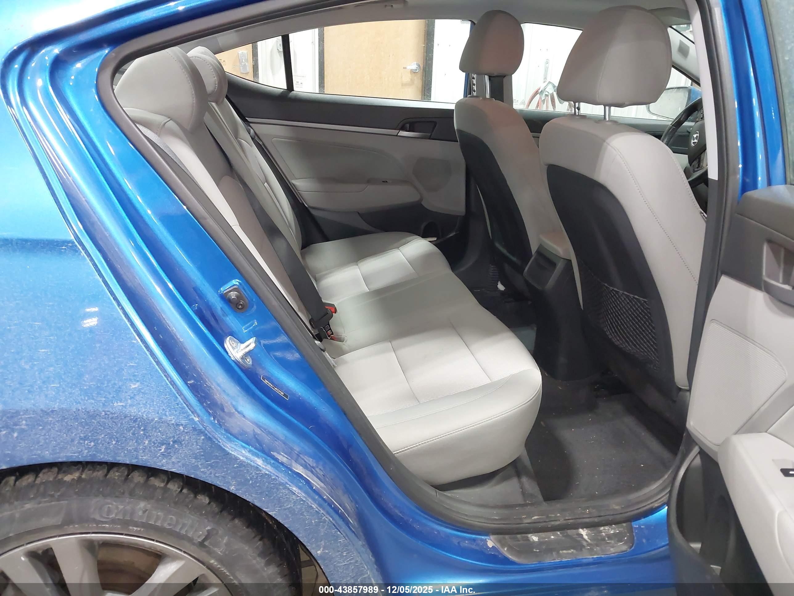 HYUNDAI ELANTRA image 8