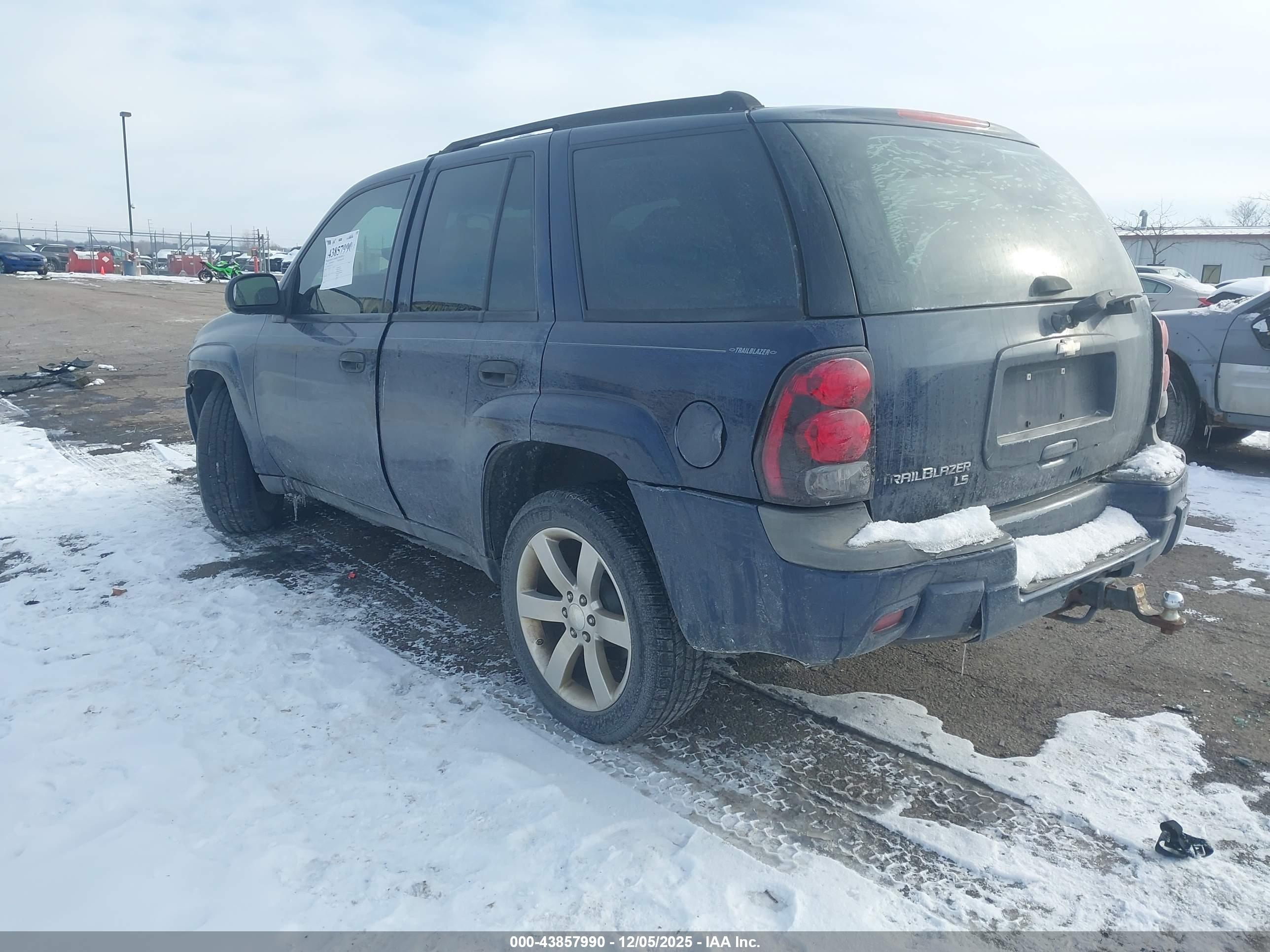 CHEVROLET TRAILBLAZER image 3
