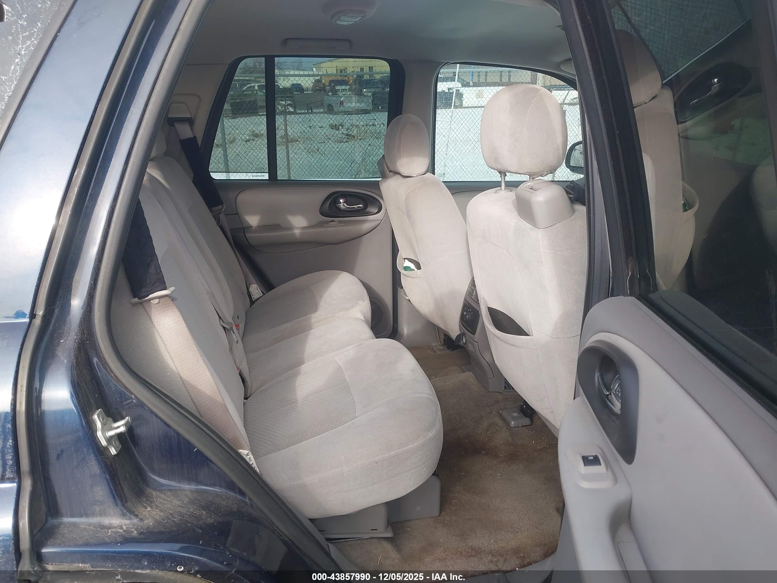 CHEVROLET TRAILBLAZER image 8