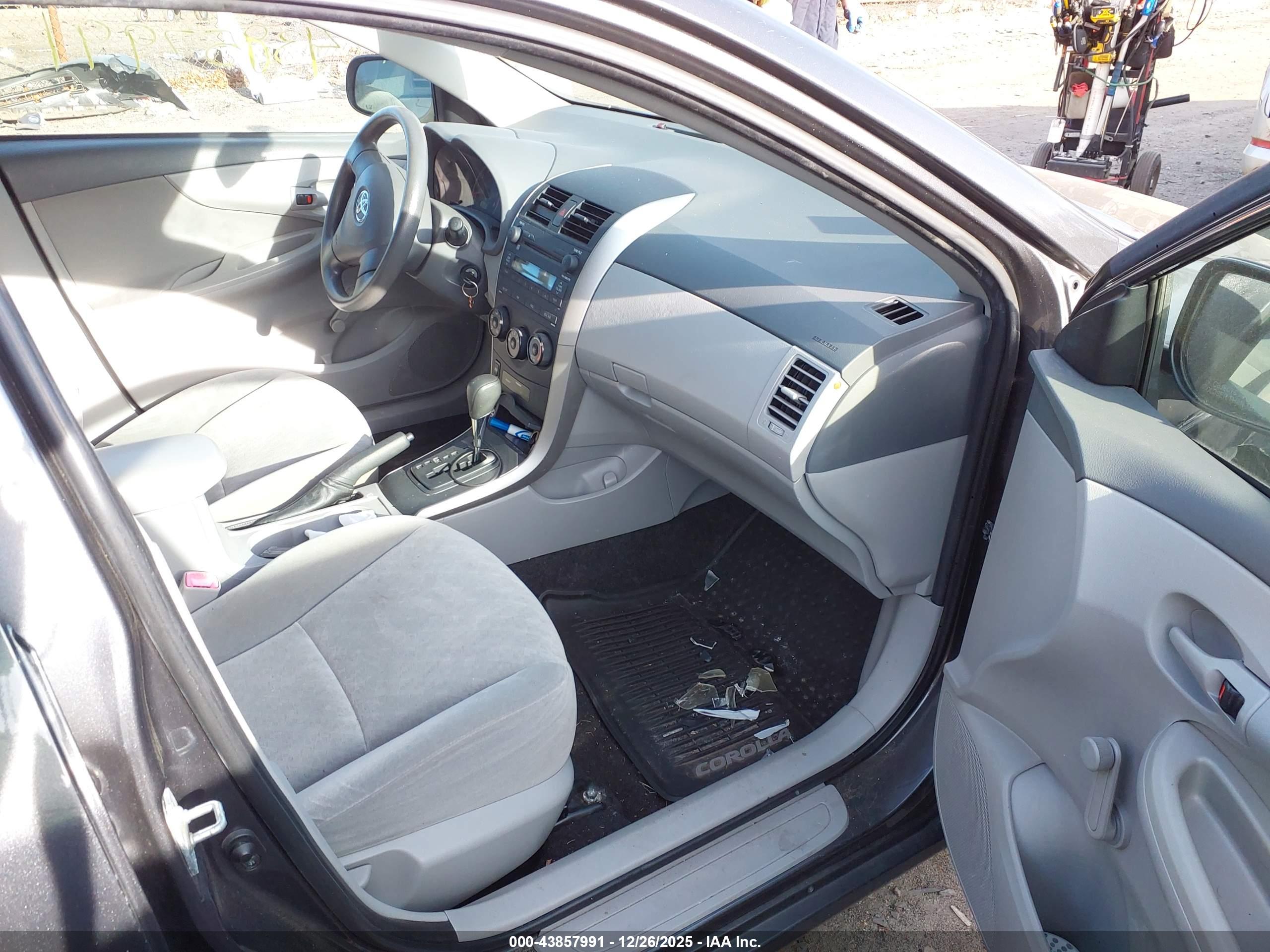 TOYOTA COROLLA image 5
