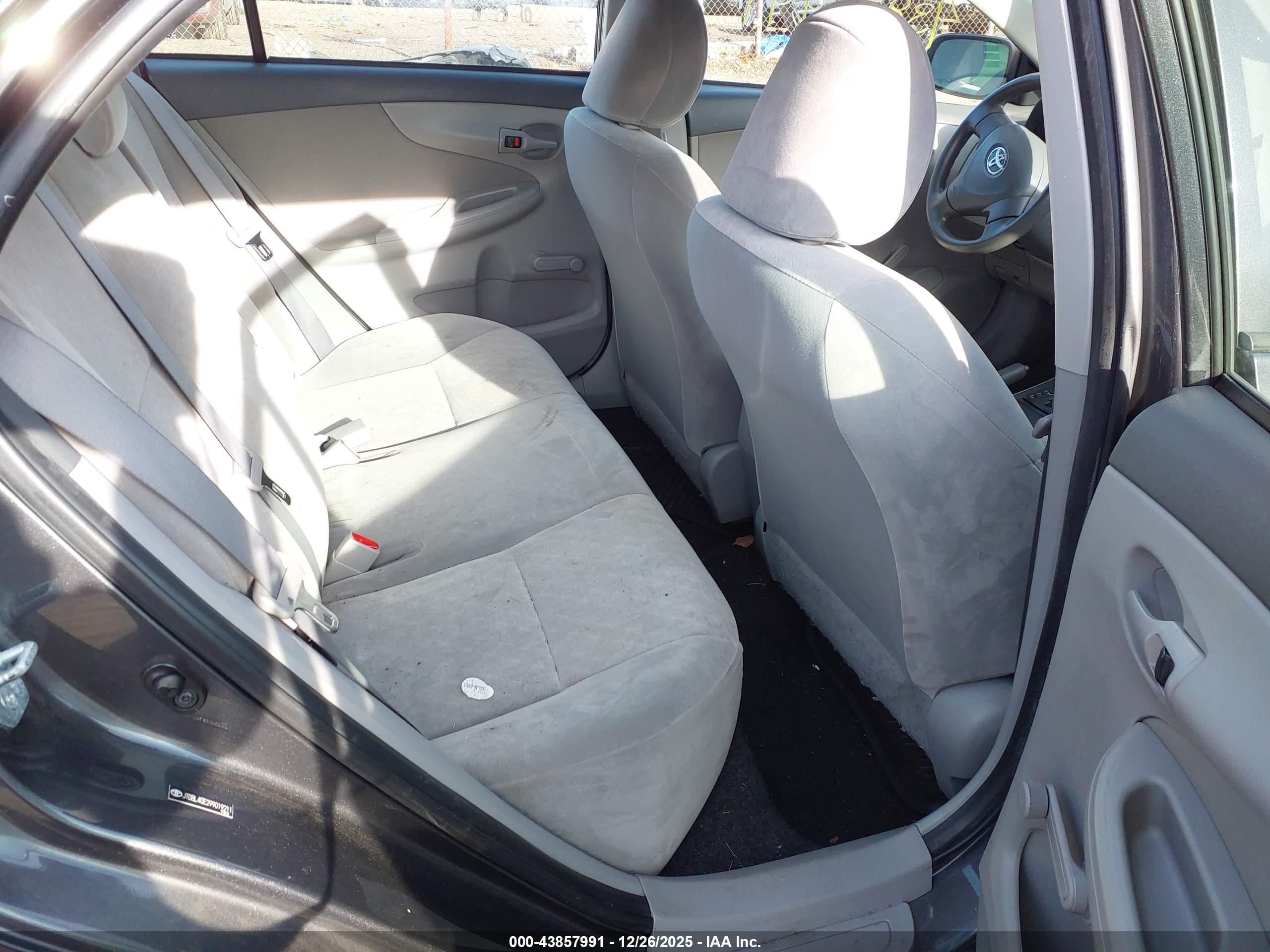 TOYOTA COROLLA image 8