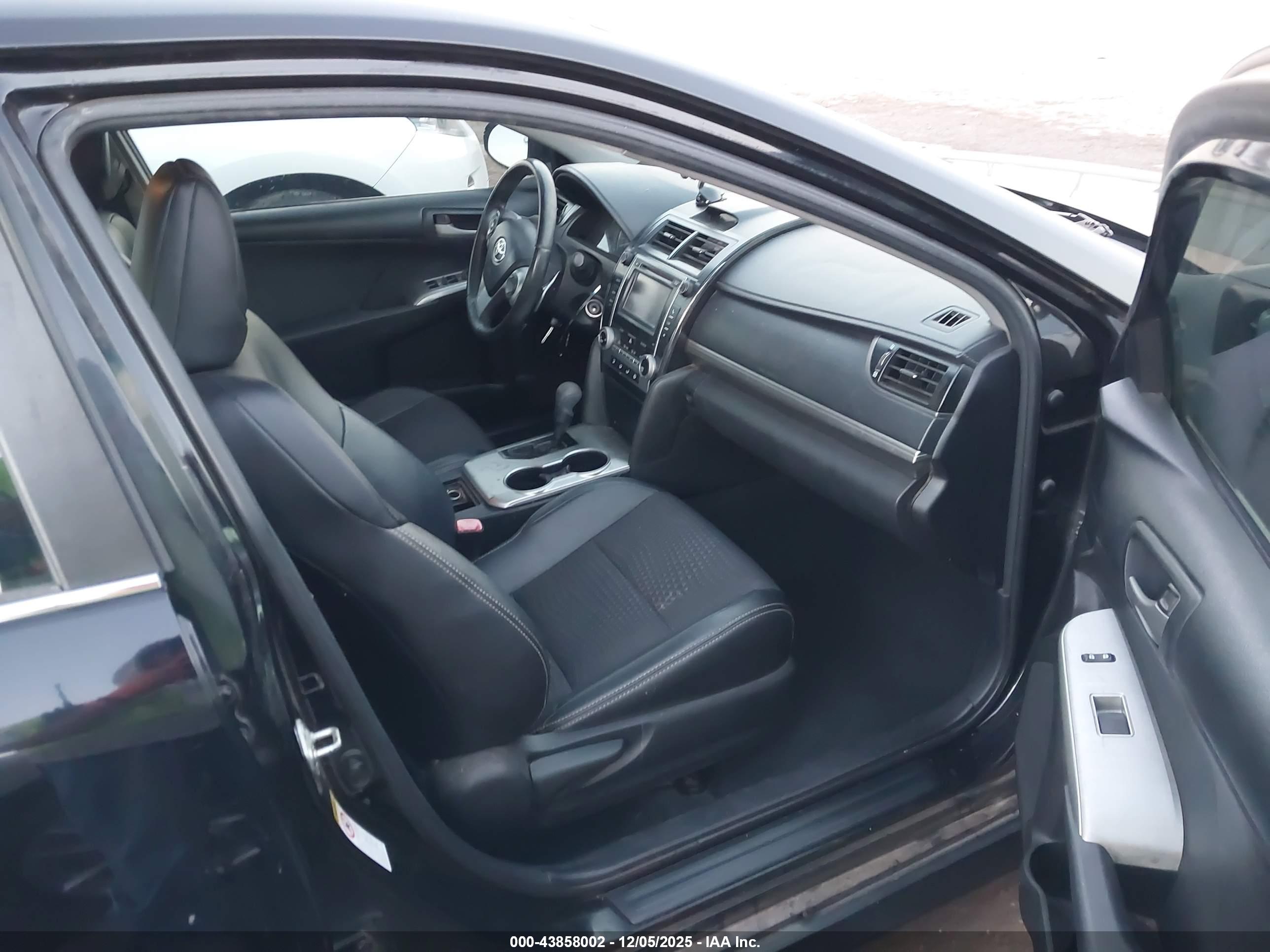 TOYOTA CAMRY image 5