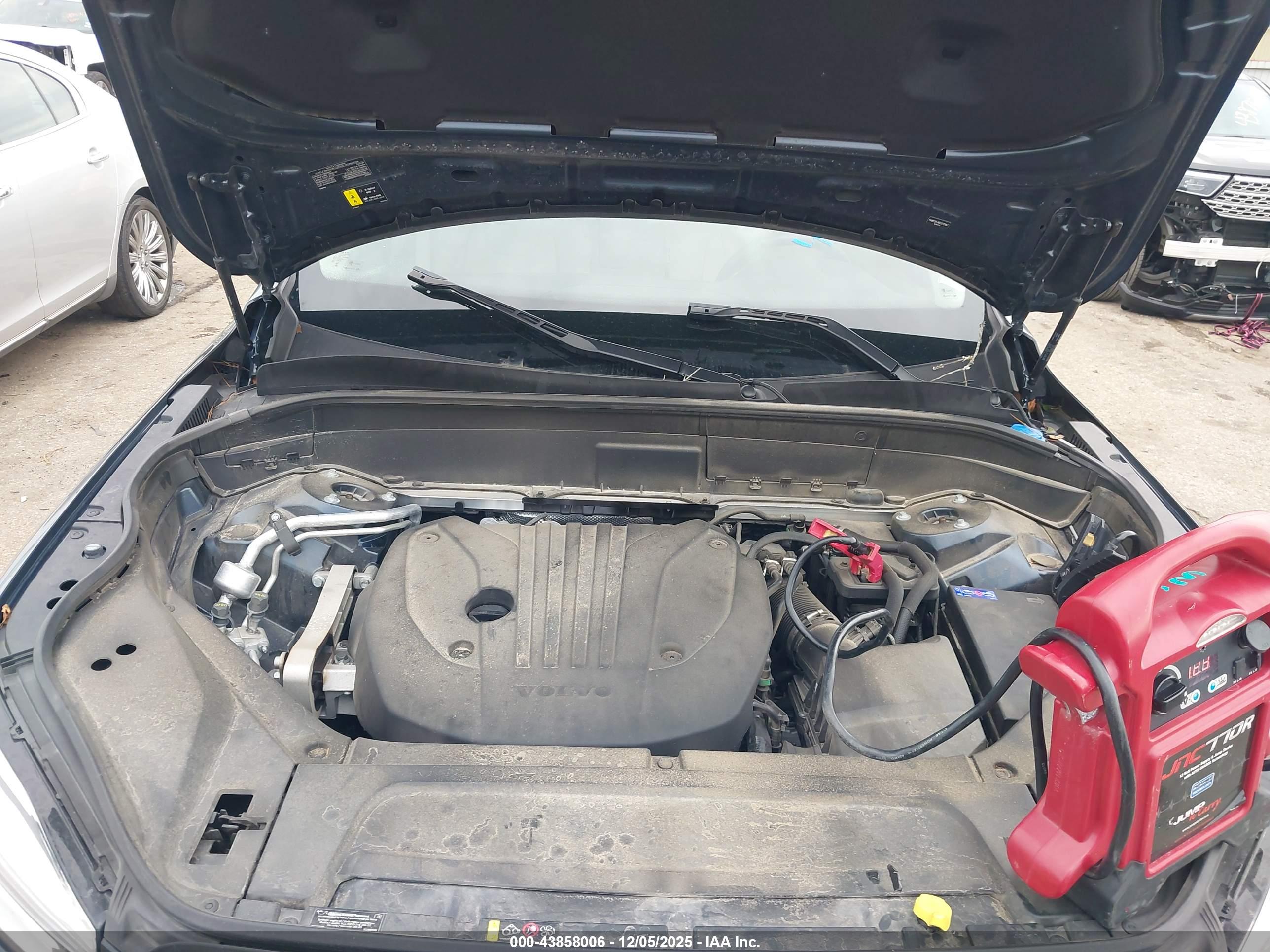 VOLVO XC90 image 10