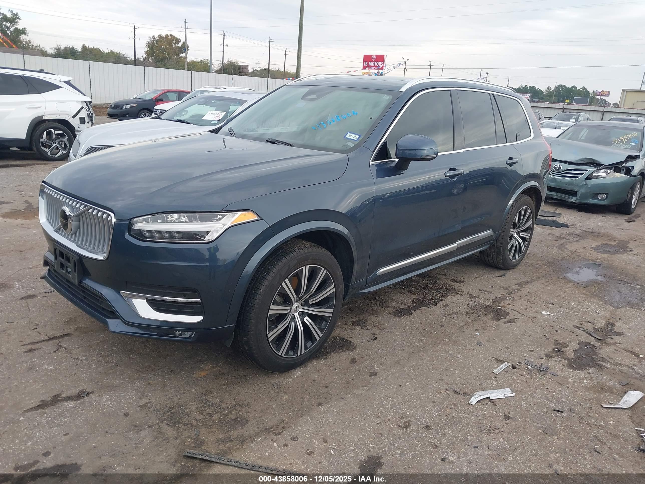 VOLVO XC90 image 2
