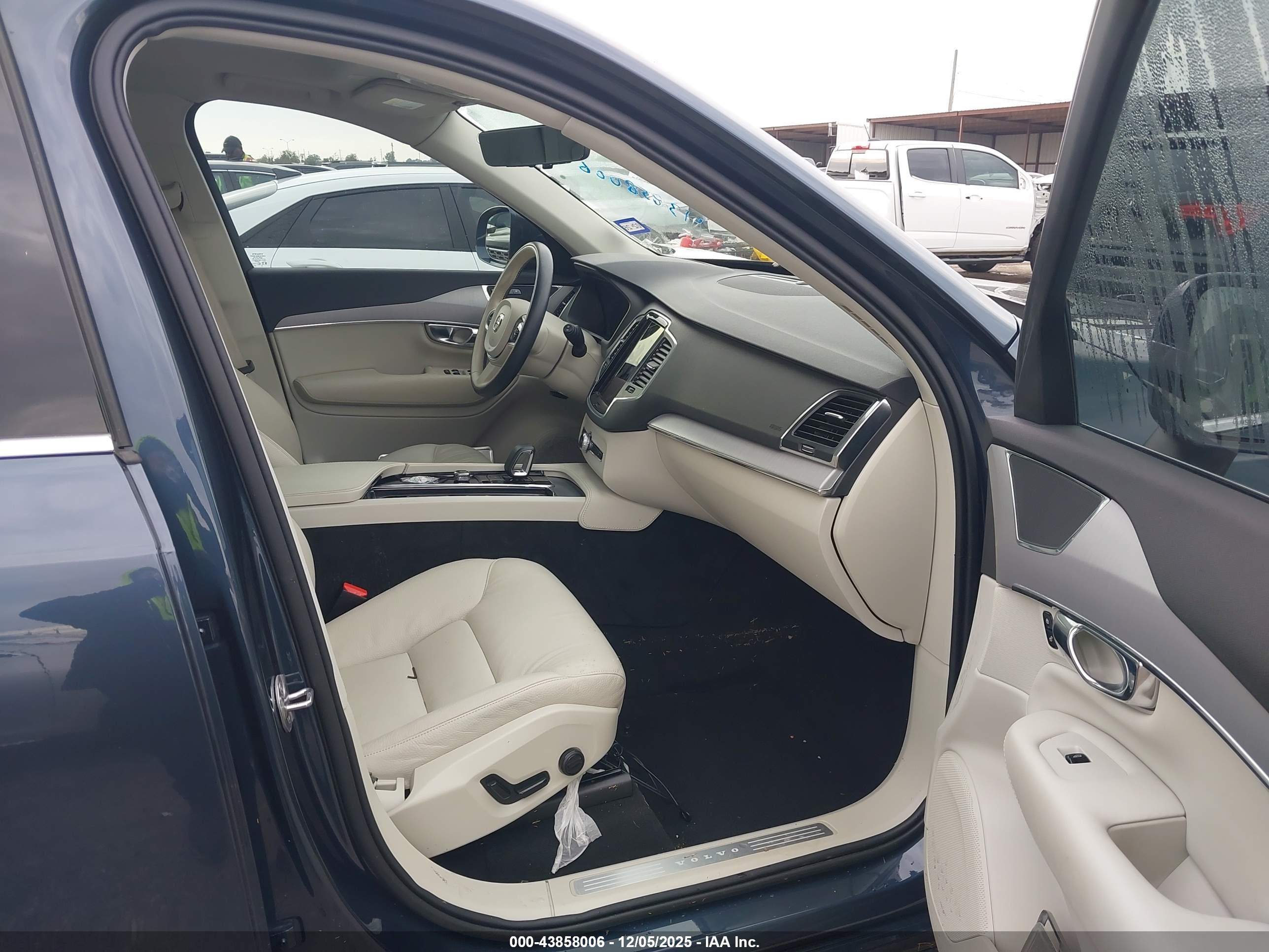 VOLVO XC90 image 5