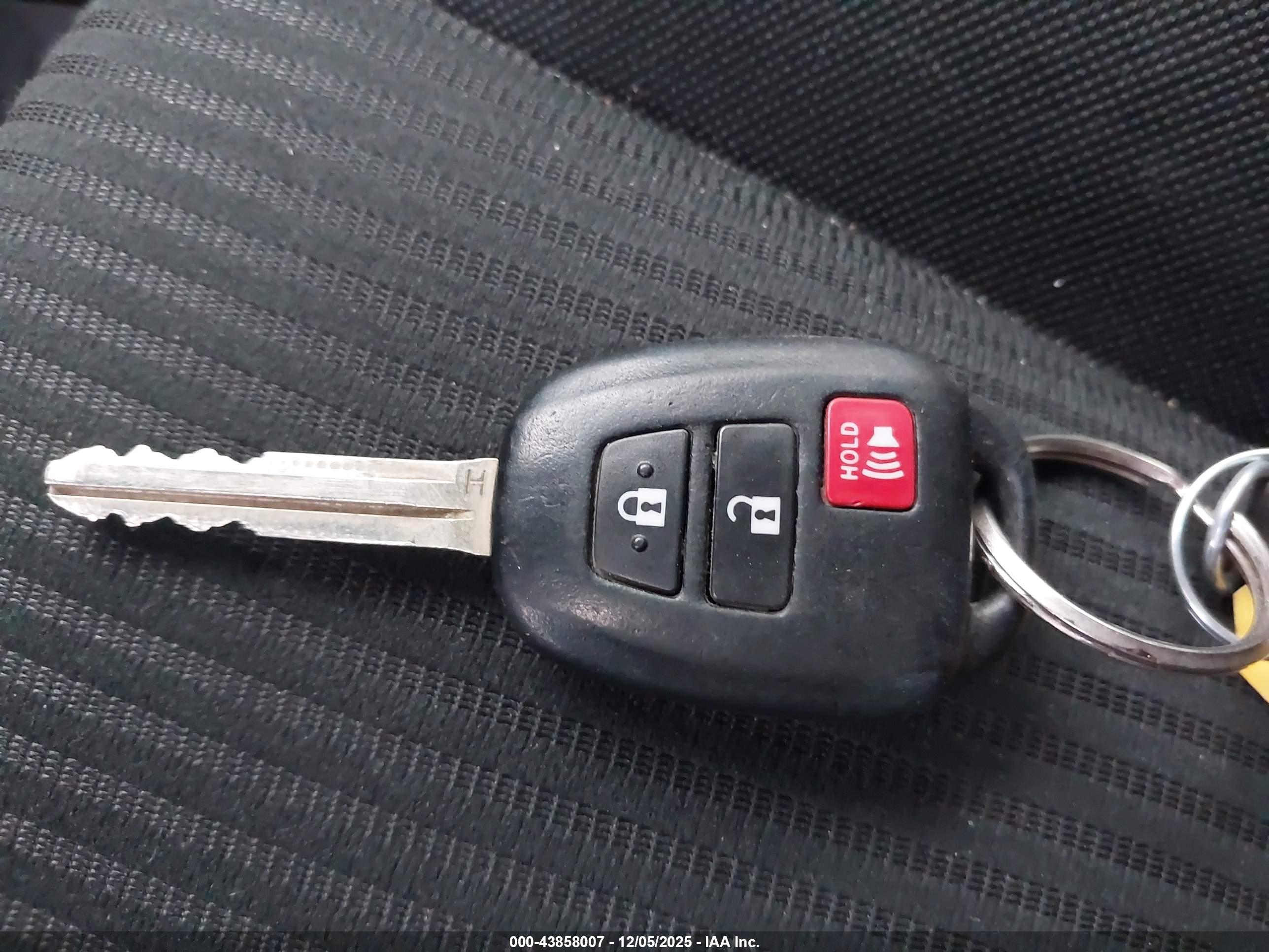 TOYOTA RAV4 image 11