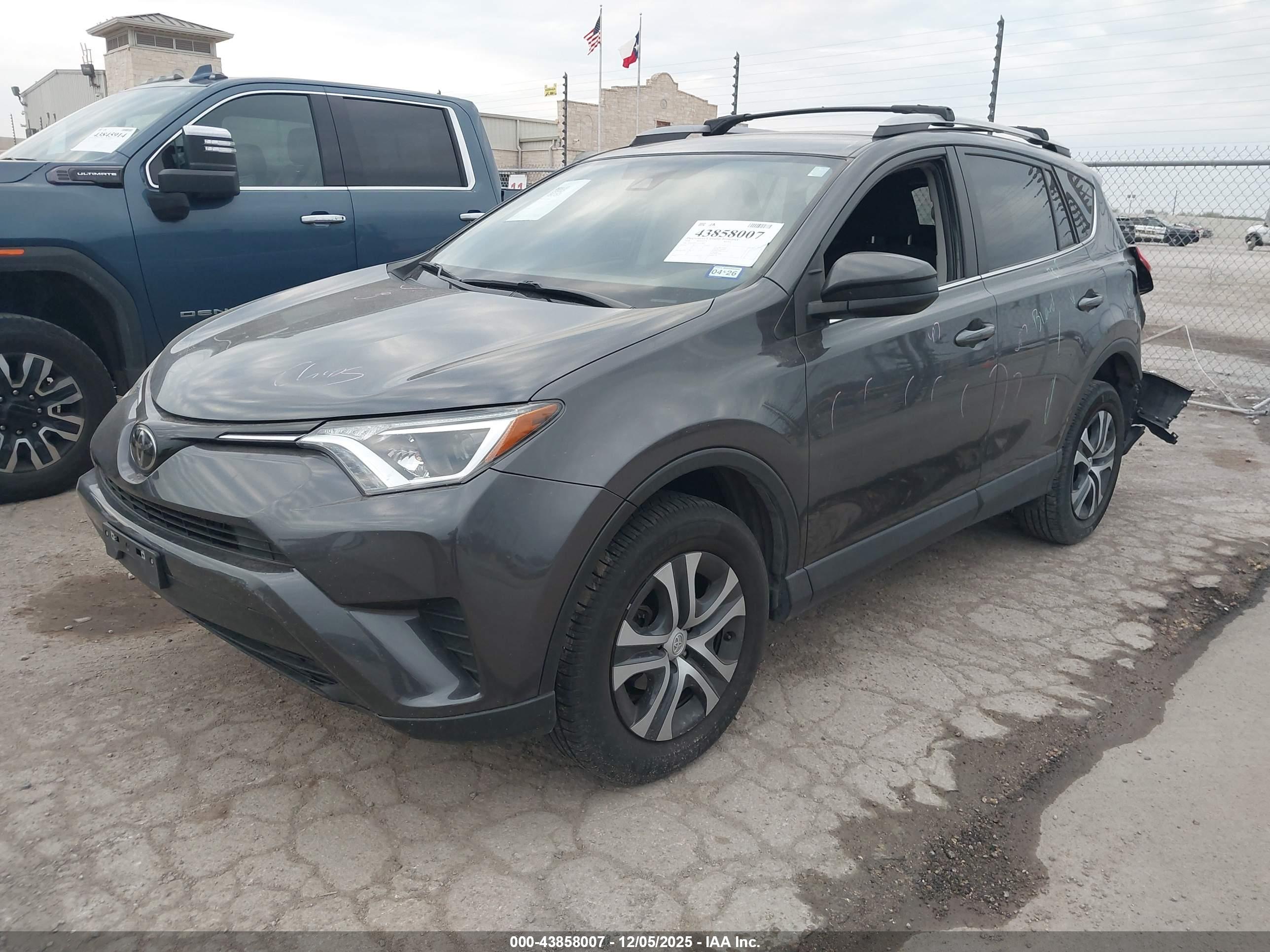 TOYOTA RAV4 image 2