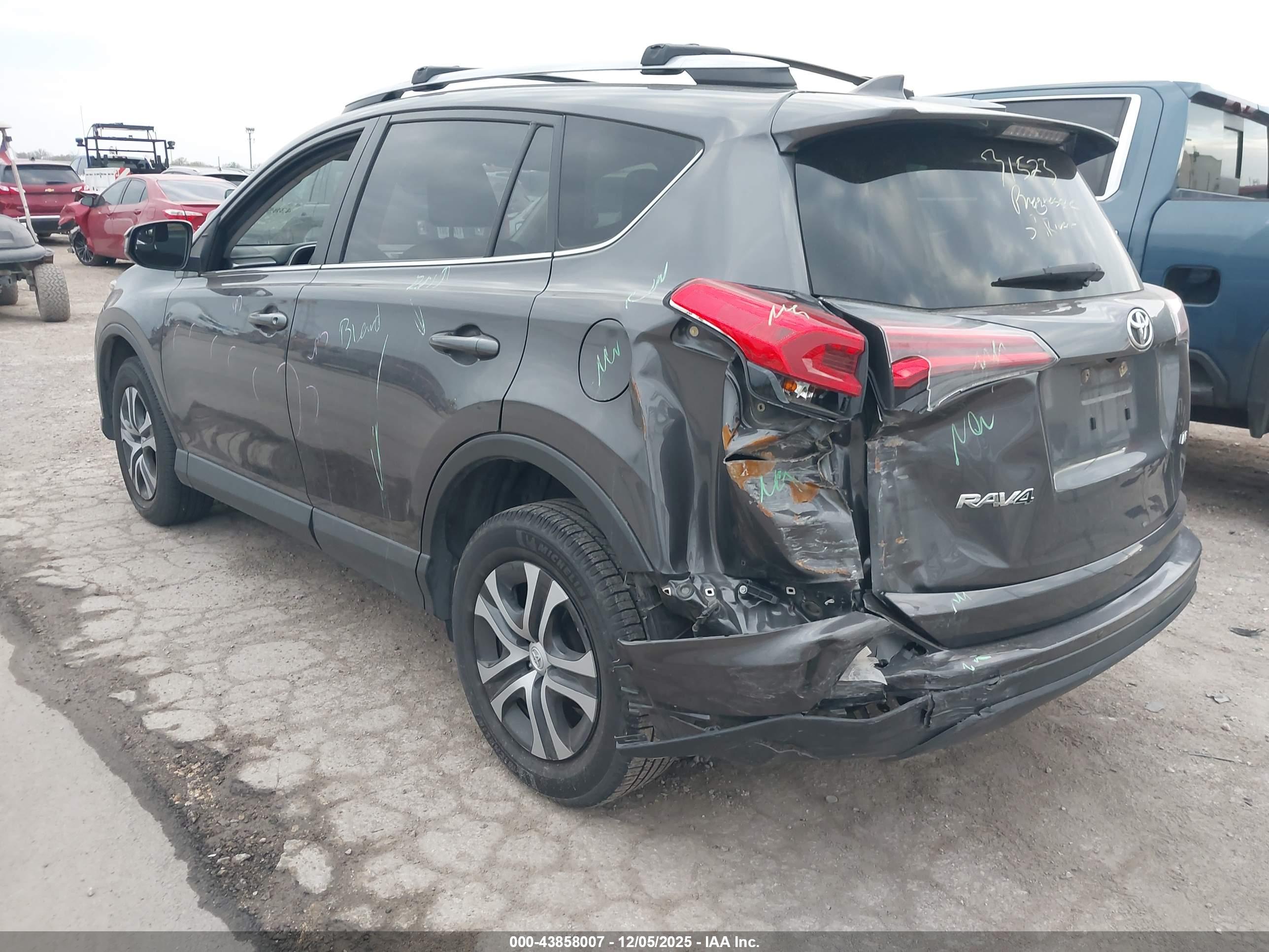 TOYOTA RAV4 image 3