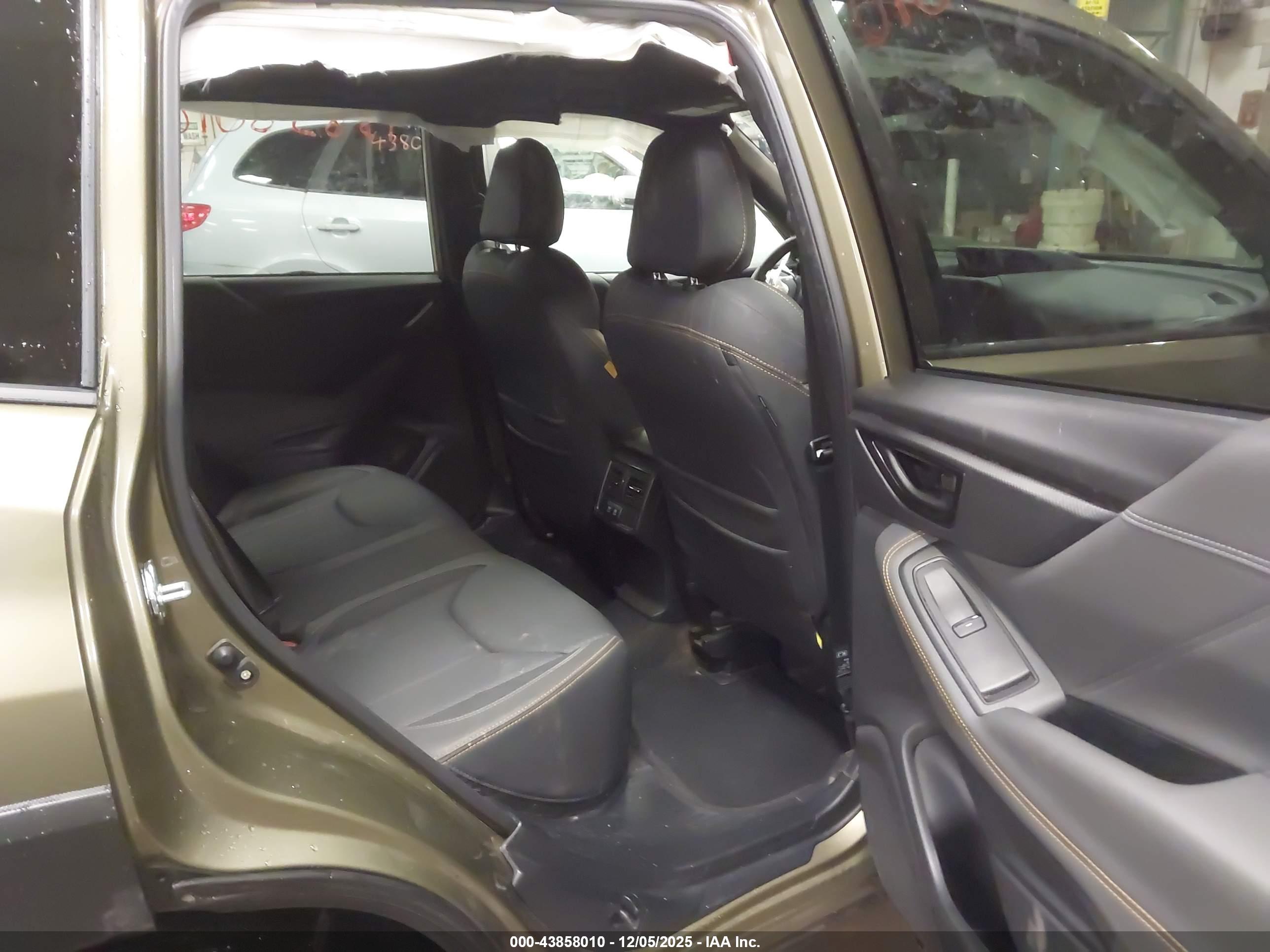 SUBARU FORESTER image 8