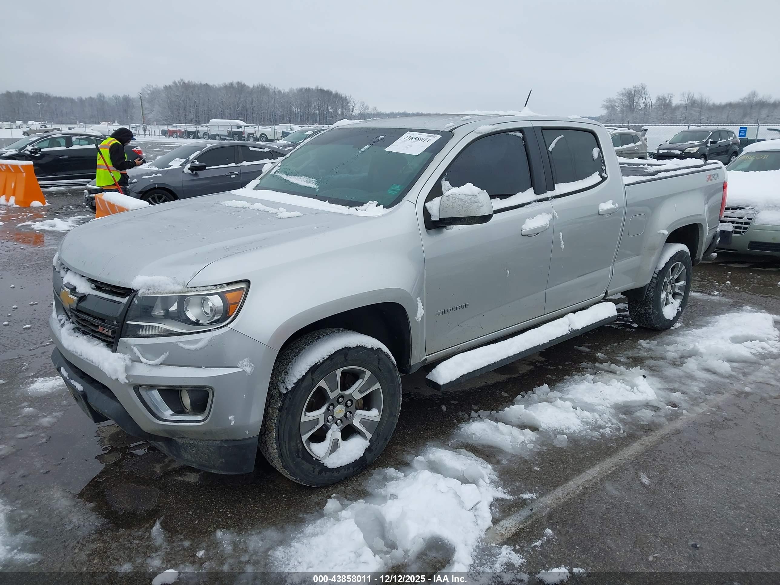 CHEVROLET COLORADO image 2