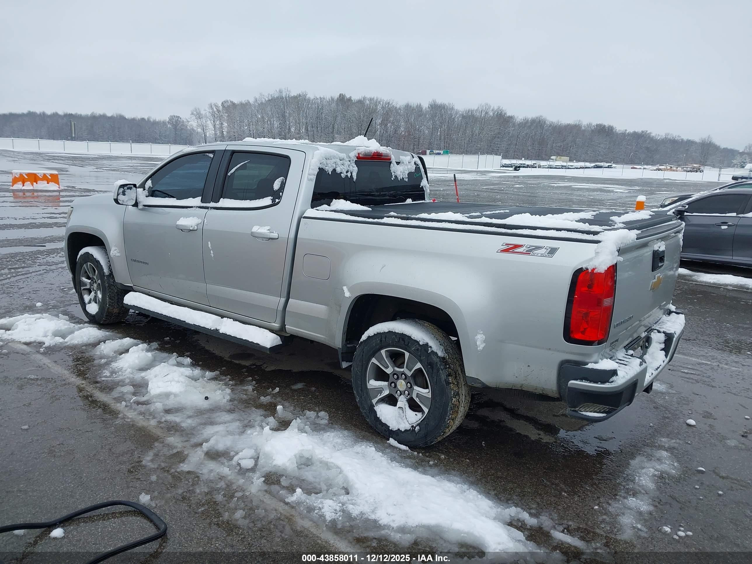 CHEVROLET COLORADO image 3