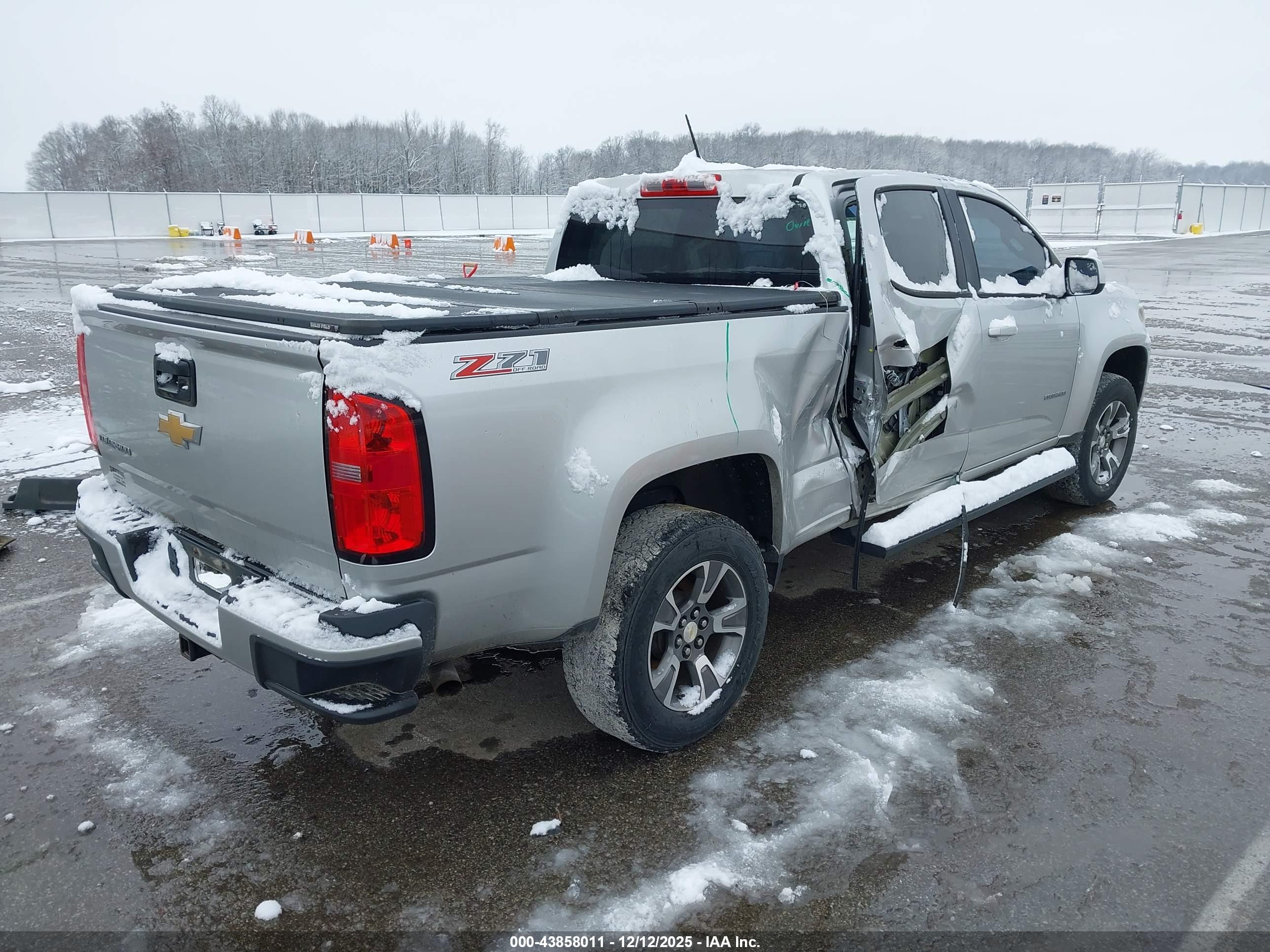 CHEVROLET COLORADO image 4