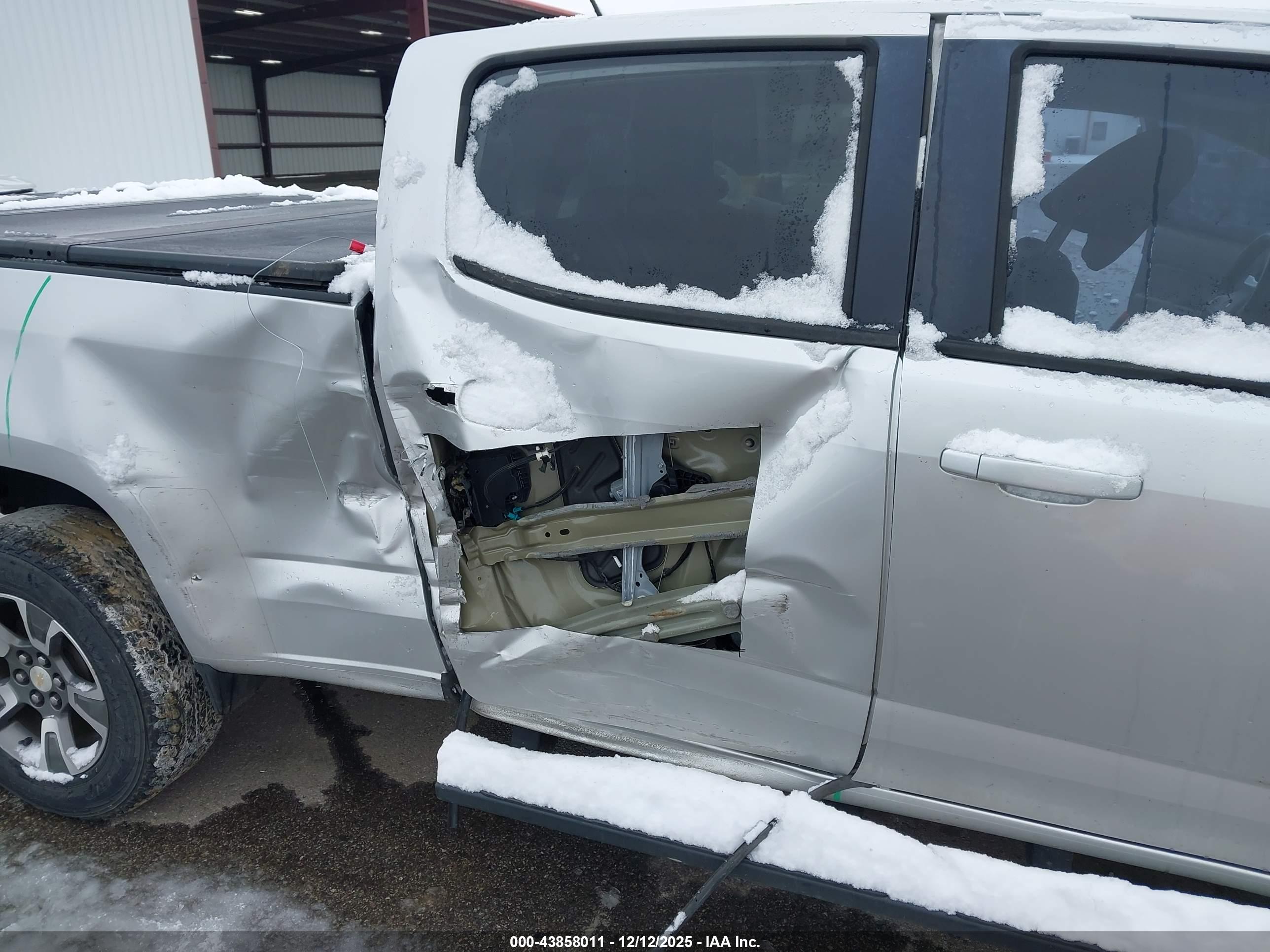 CHEVROLET COLORADO image 6