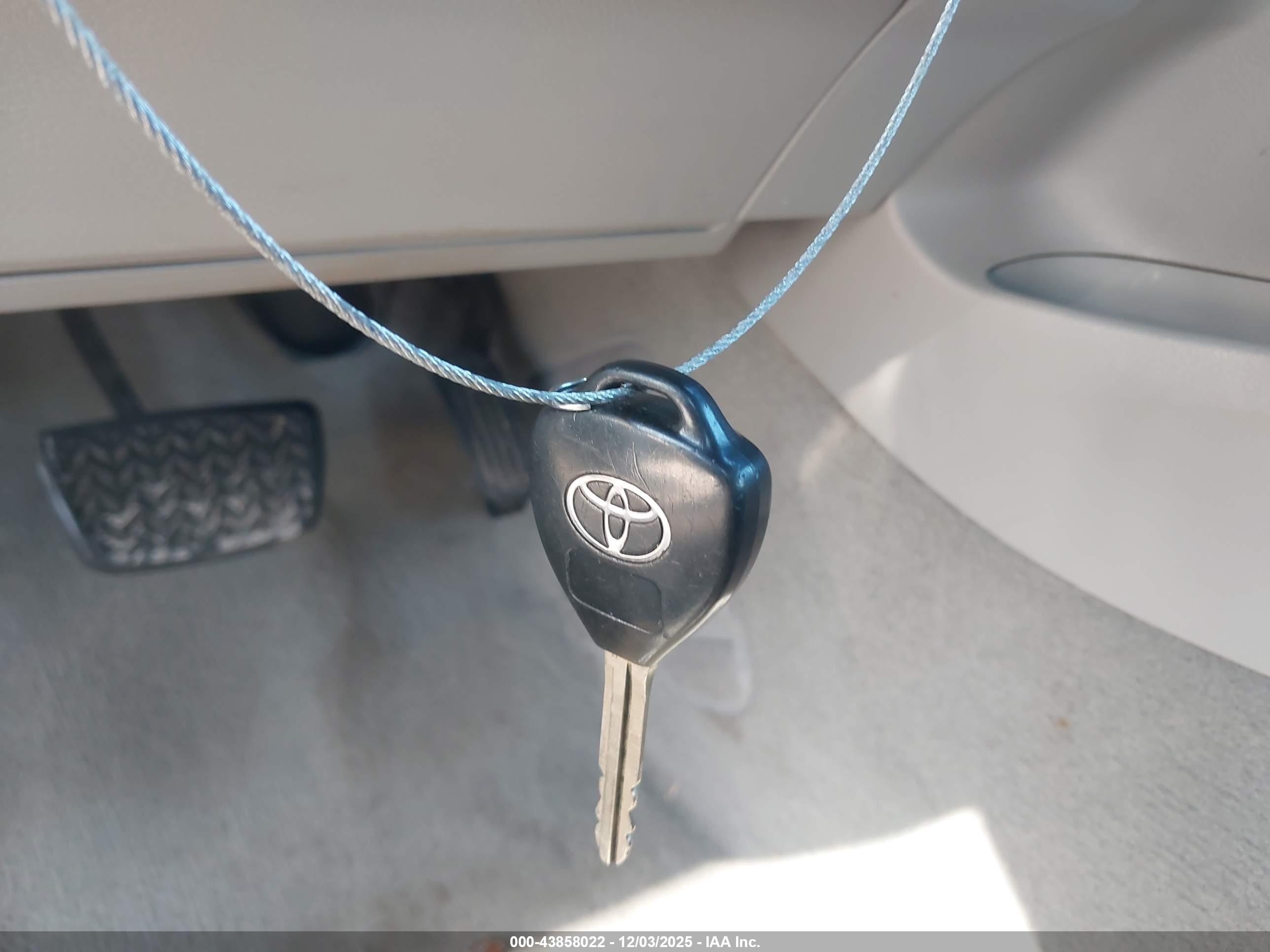 TOYOTA CAMRY image 11