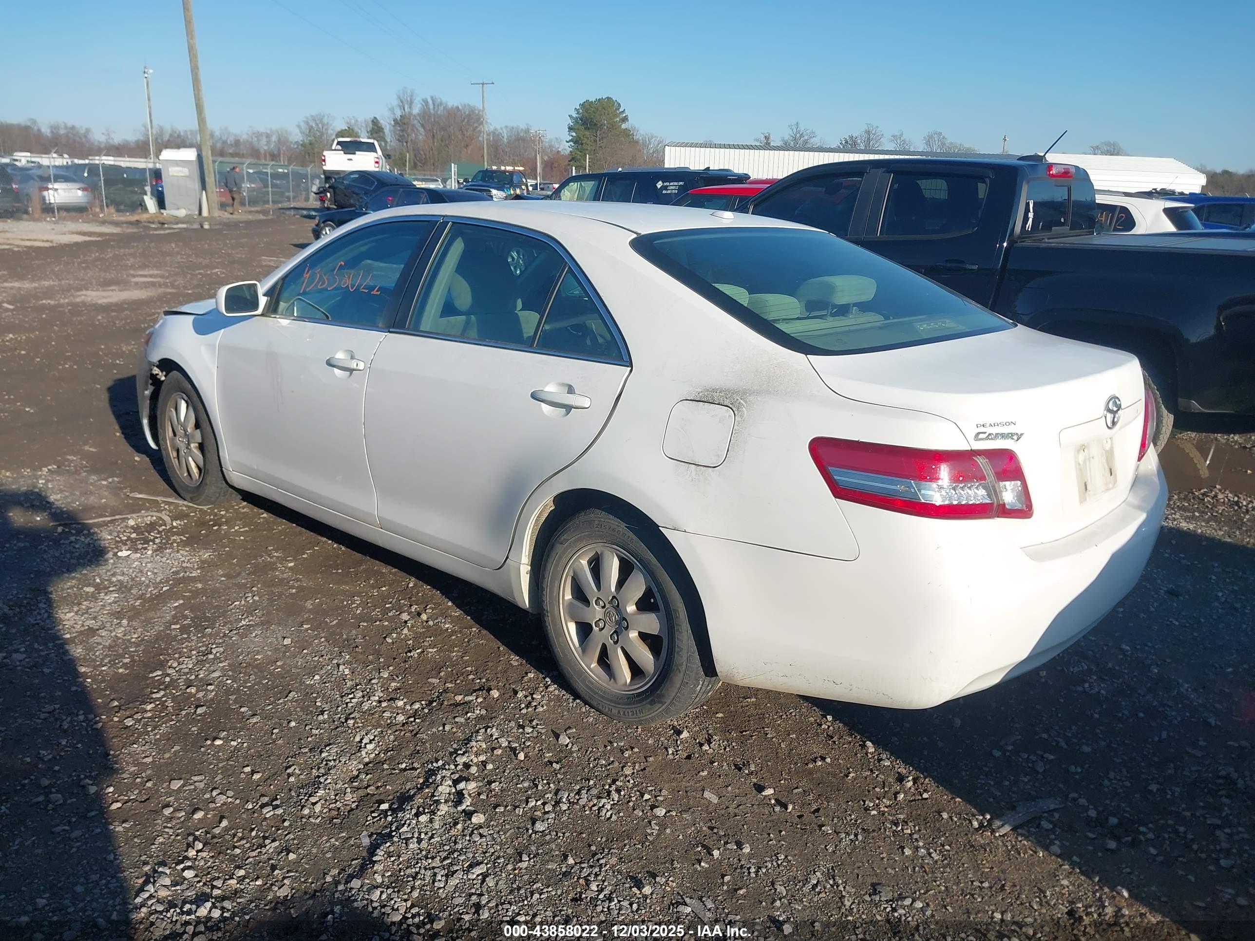 TOYOTA CAMRY image 3
