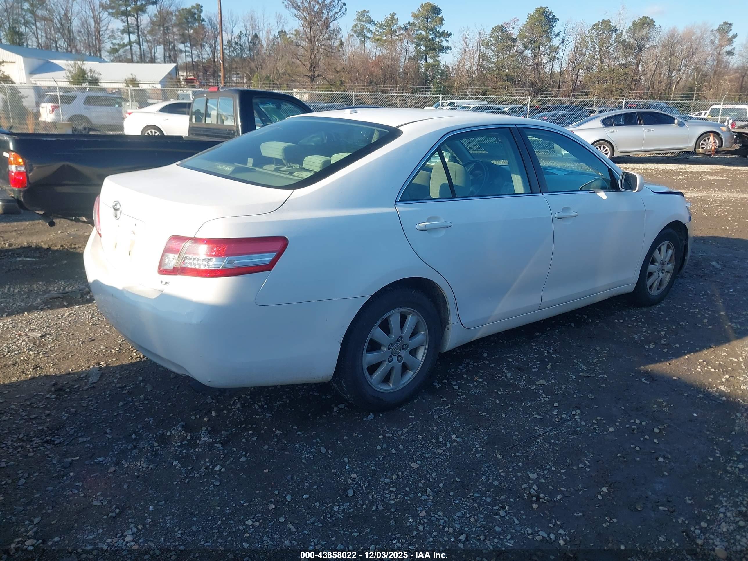 TOYOTA CAMRY image 4