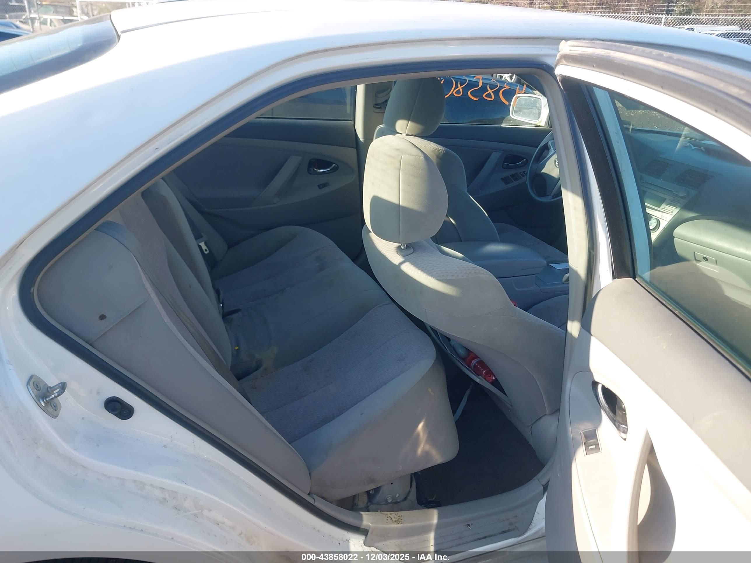 TOYOTA CAMRY image 8