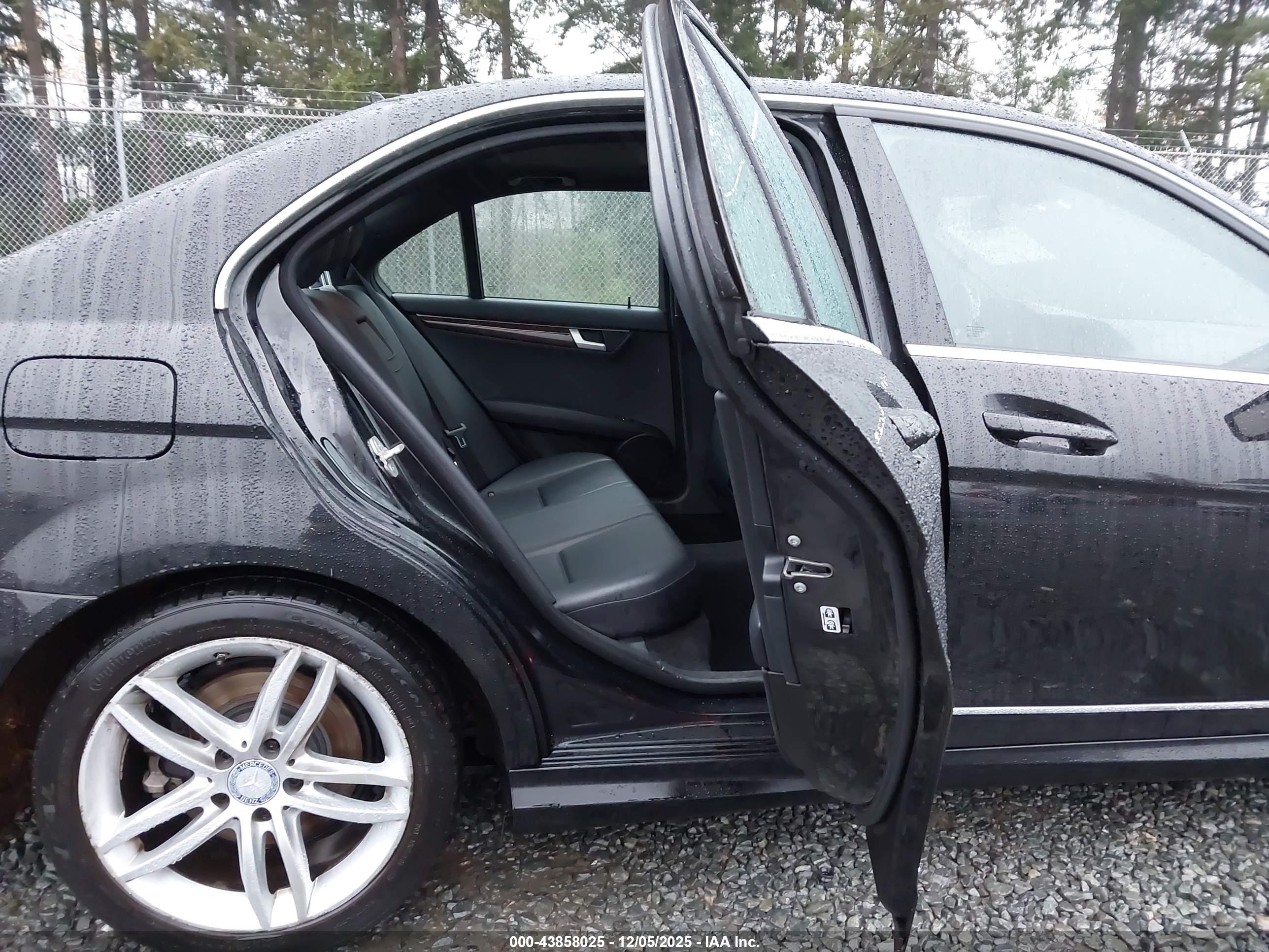 MERCEDES-BENZ C image 8
