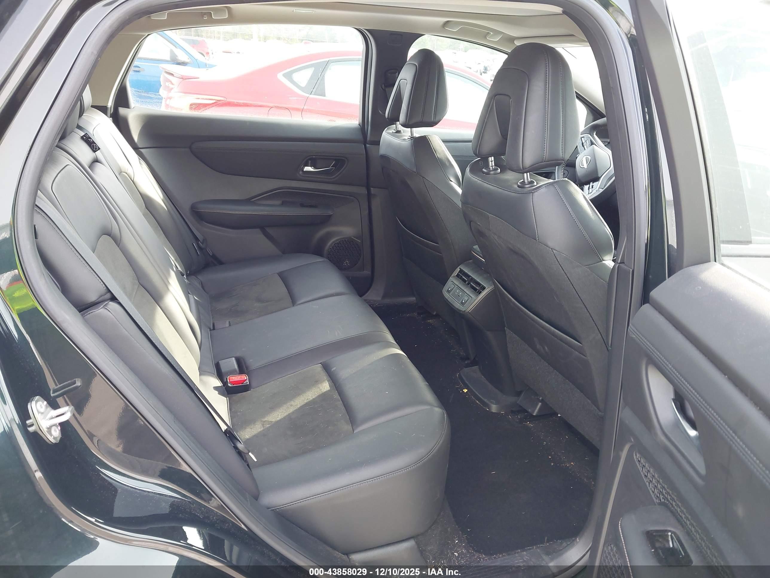 NISSAN ARIYA image 8