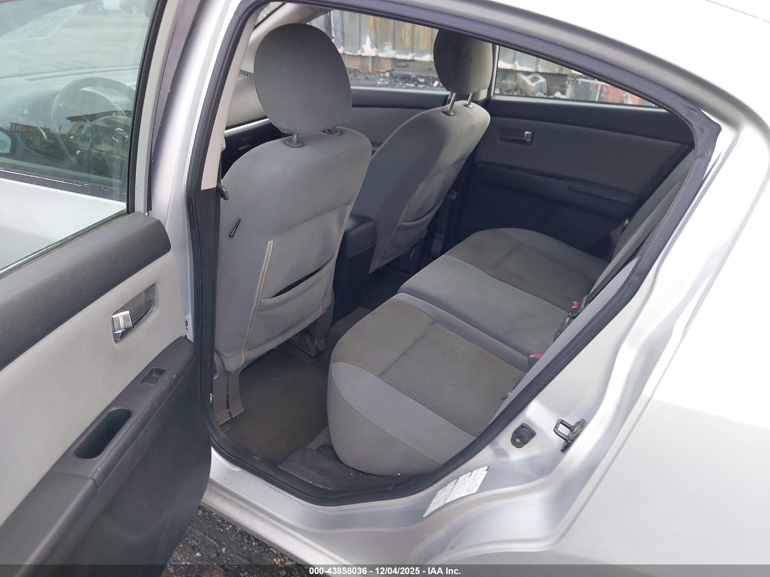 NISSAN SENTRA image 8