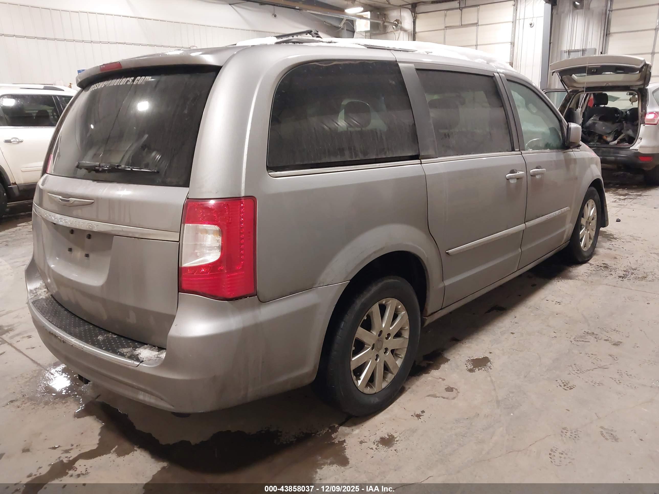 CHRYSLER TOWN image 4