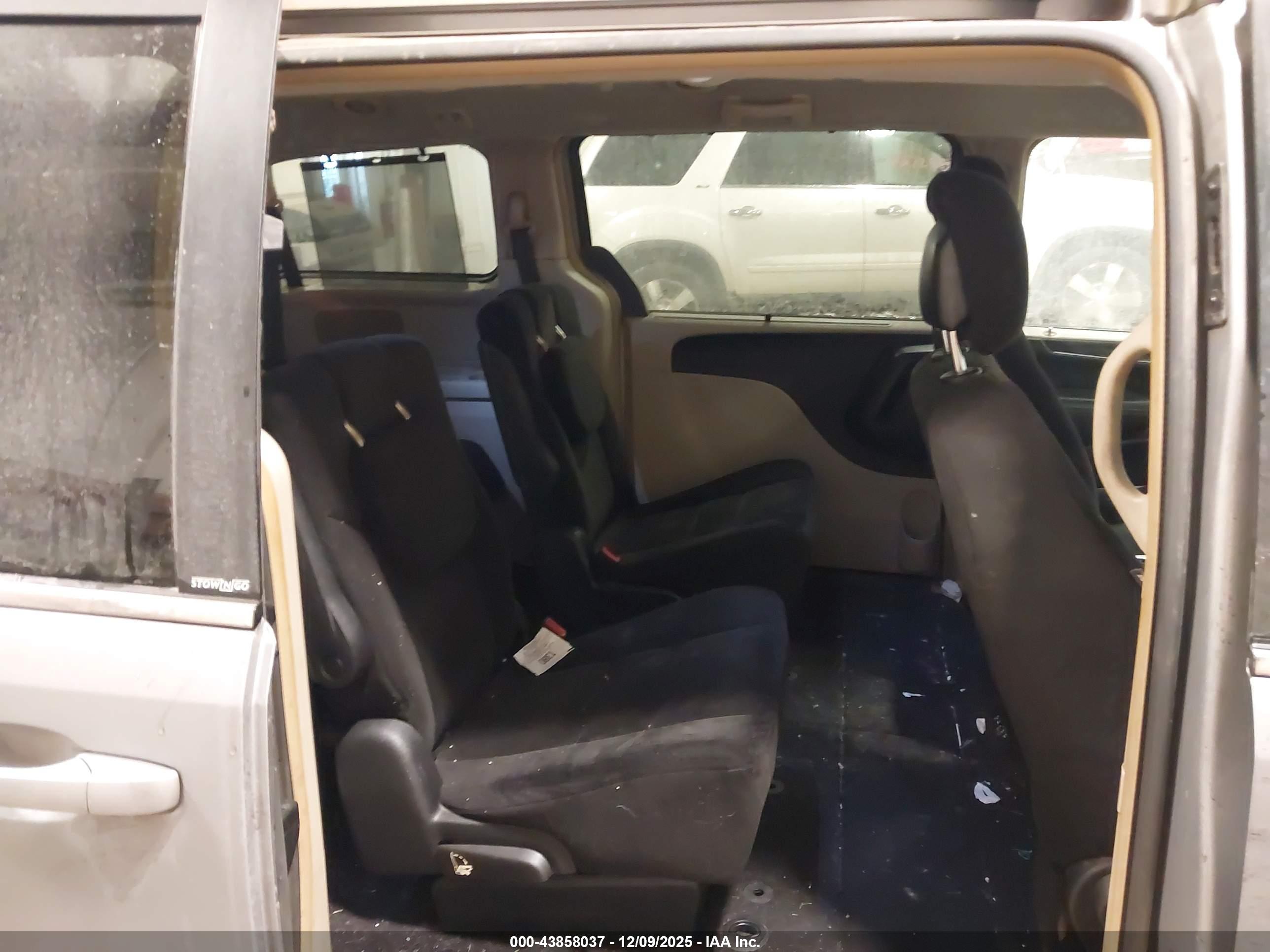 CHRYSLER TOWN image 8