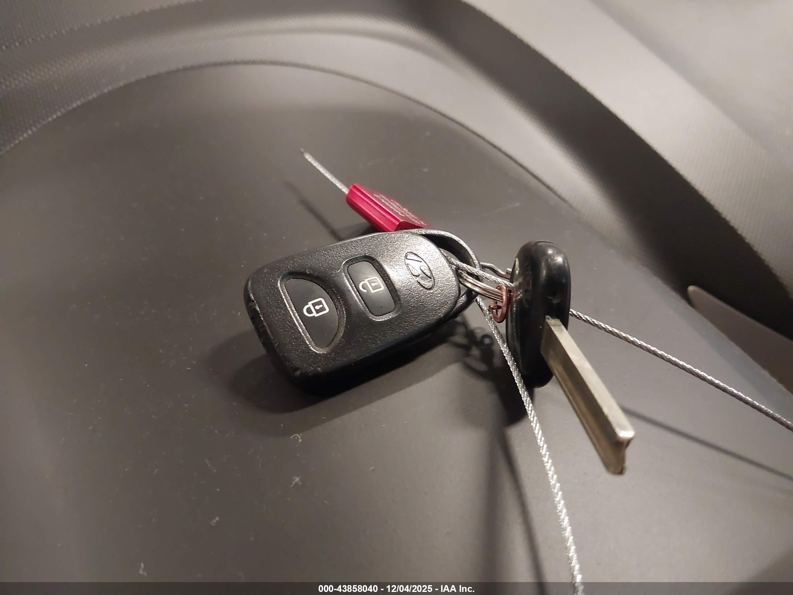 HYUNDAI ACCENT image 11