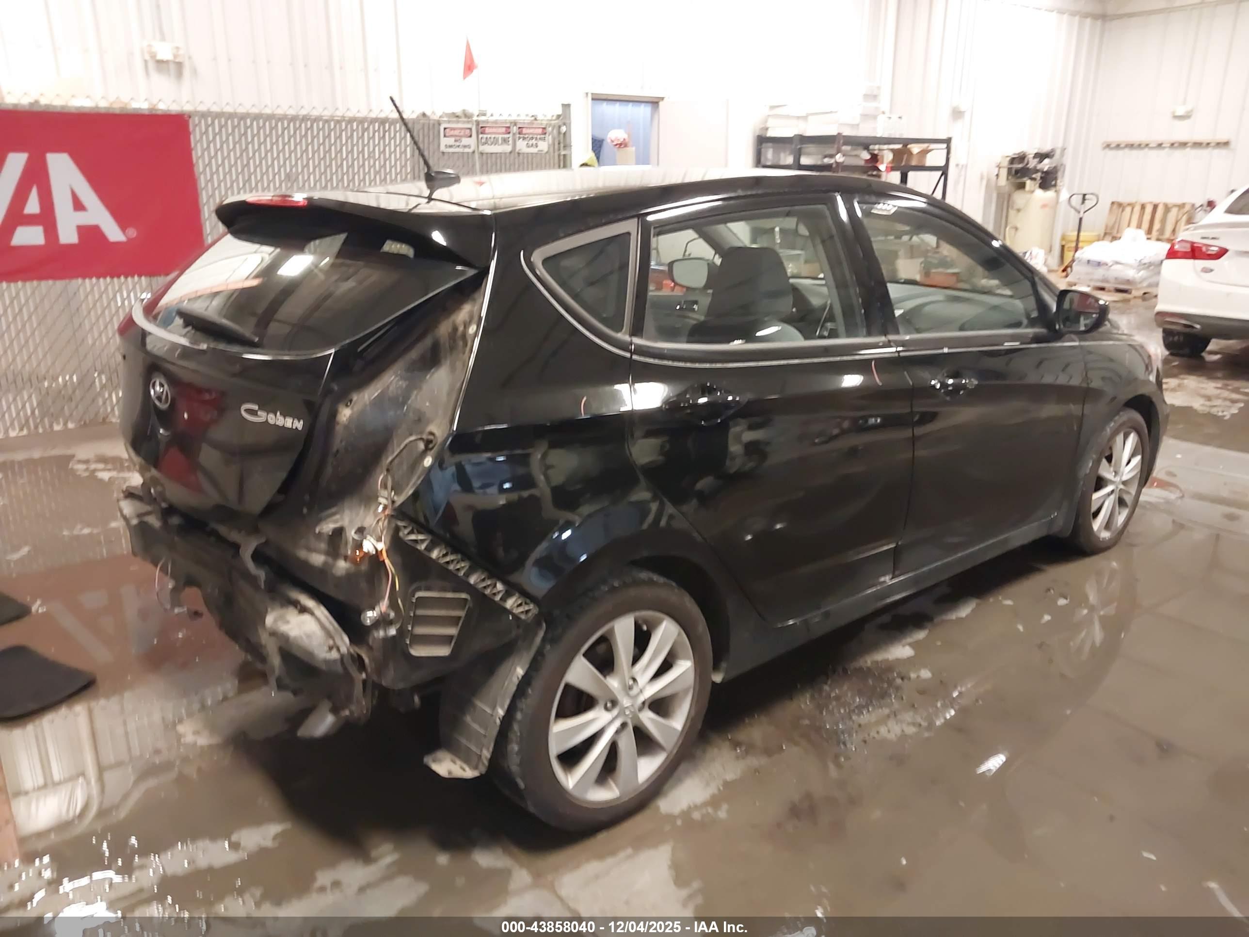 HYUNDAI ACCENT image 4