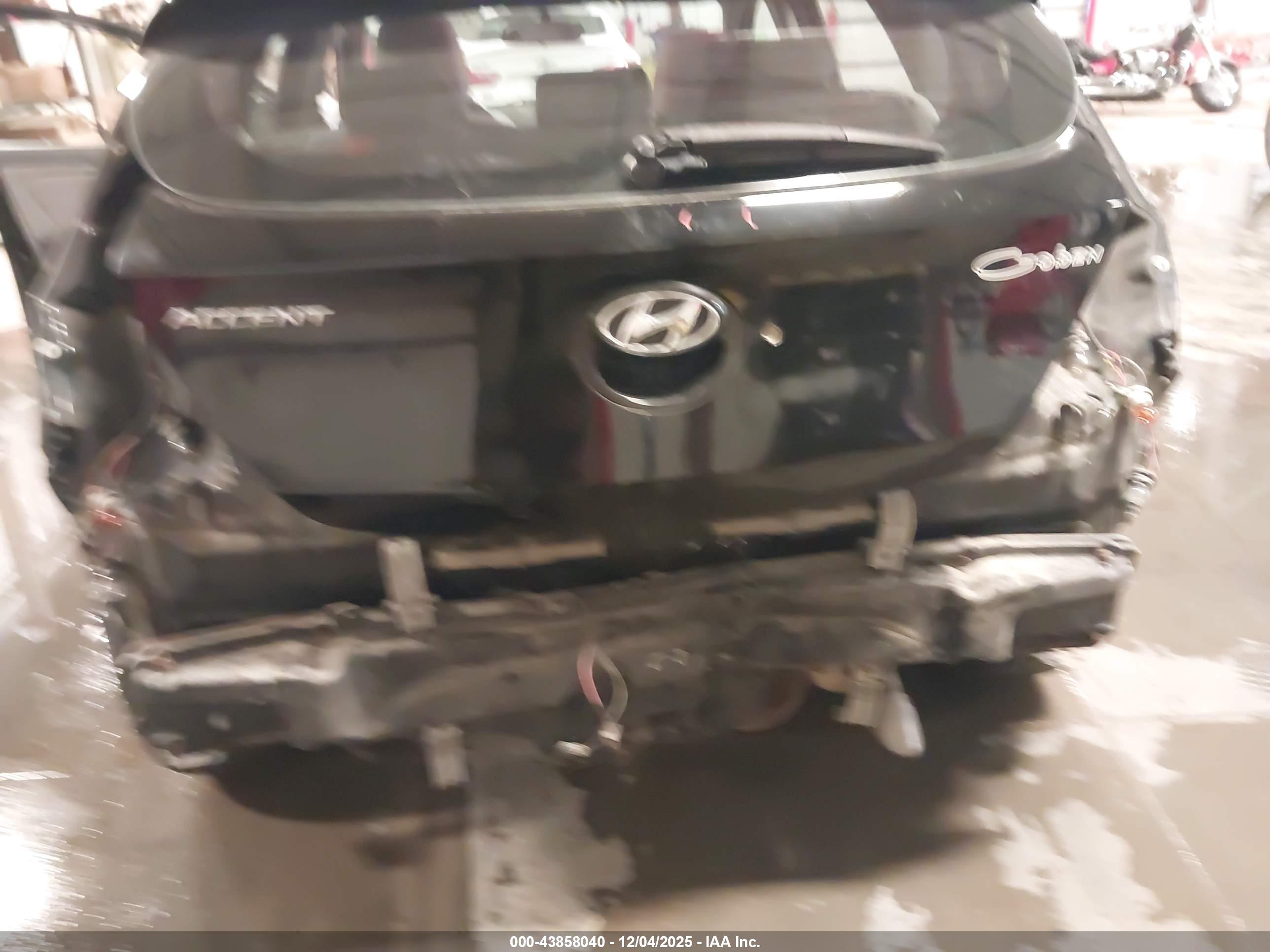 HYUNDAI ACCENT image 6