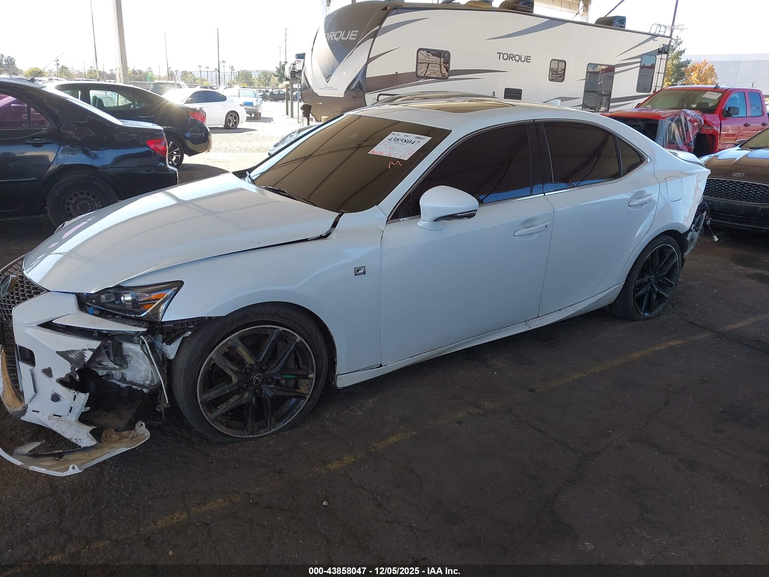 LEXUS IS image 2